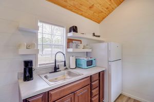 Alquiler Vacacional - Steps to Greers Ferry Lake: Tumbling Shoals Cabin!