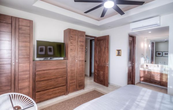 V177 LUXURY 1892 SQ FT 2 BEDROOM CONDO ROMANTIC ZONE 1/2 BLOCK LOS MUERTOS BEA - Hoteles con jacuzzi en Puerto Vallarta, México