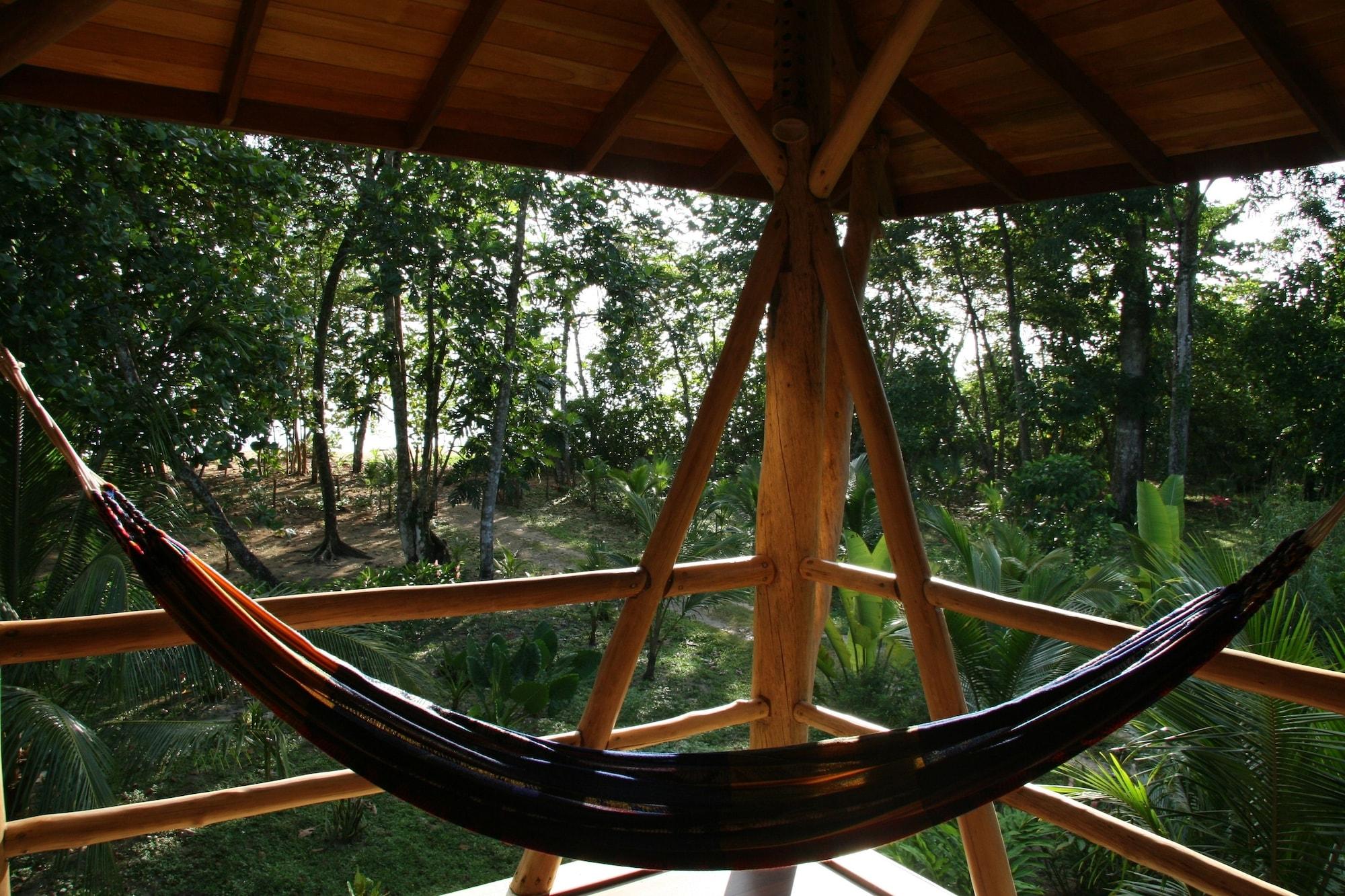 Vista Lobby Bluff Beach Retreat