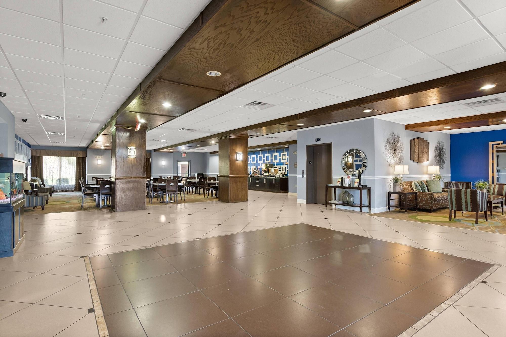 Vista Lobby Portland Inn & Suites
