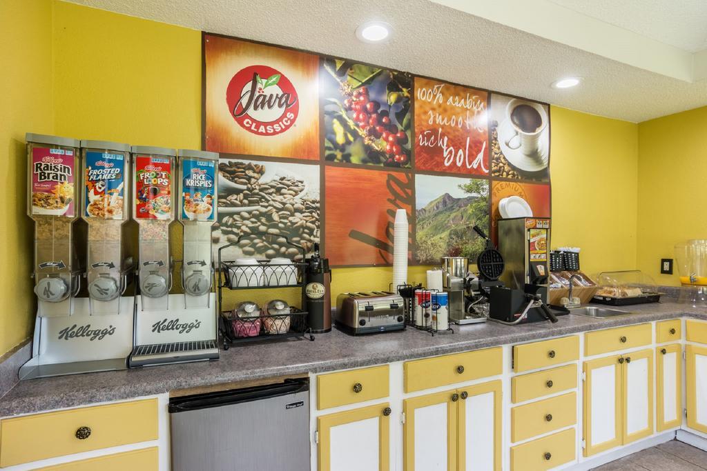 Restaurant Rodeway Inn Swainsboro