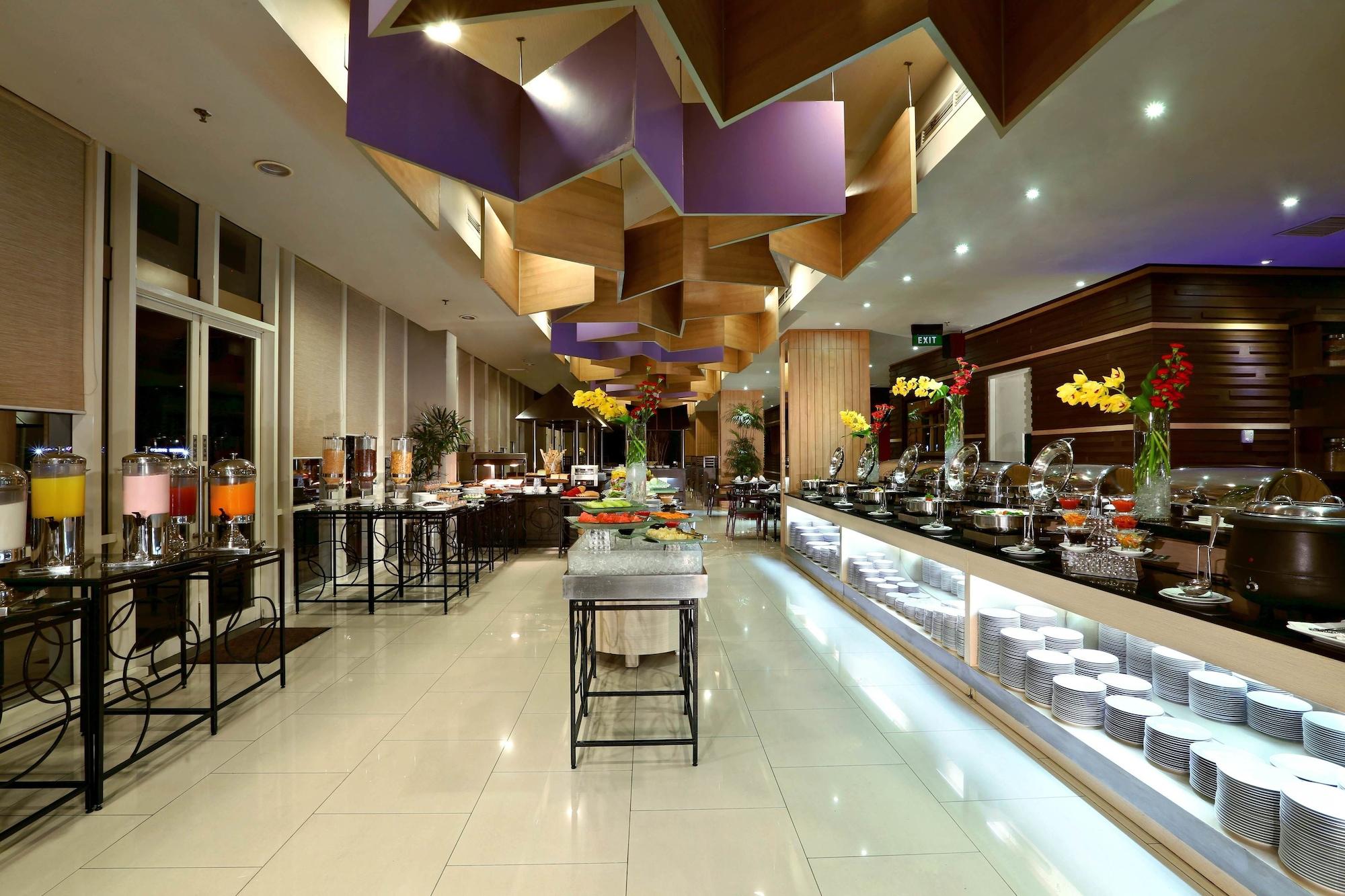 Restaurant Atria Hotel Gading Serpong