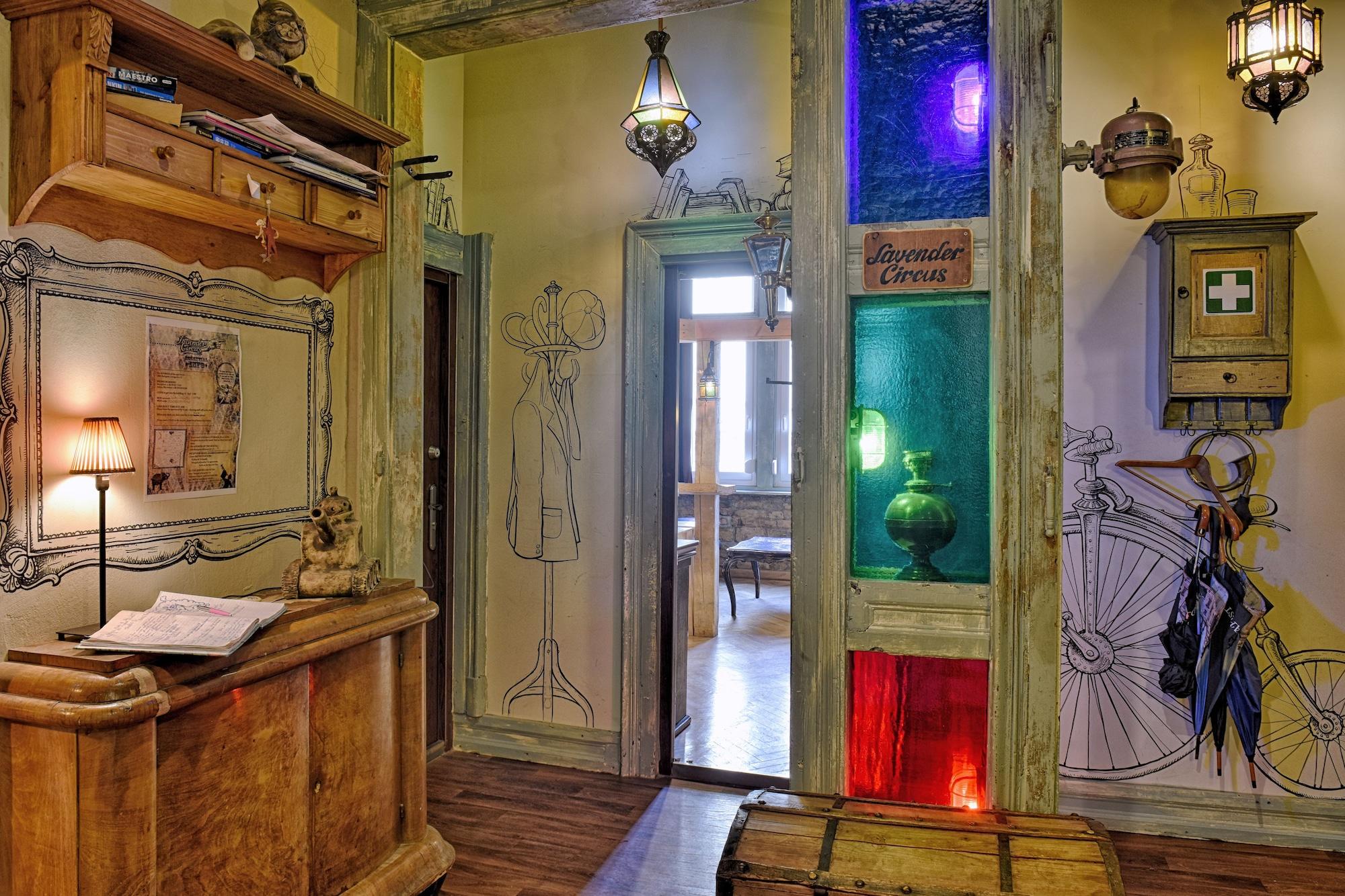 Varios Lavender Circus Hostel