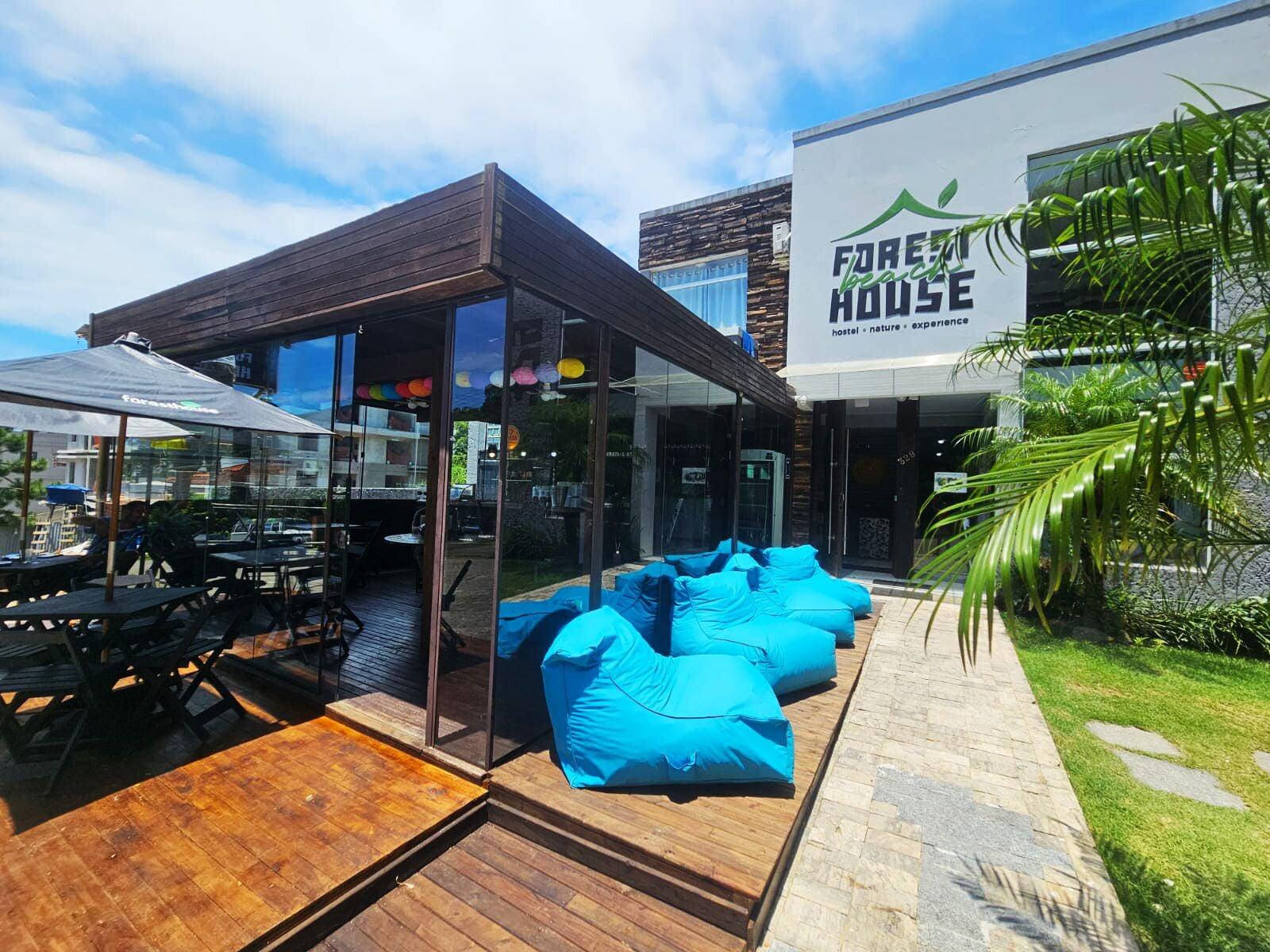 Vista Exterior Foresthouse Beach Hostel