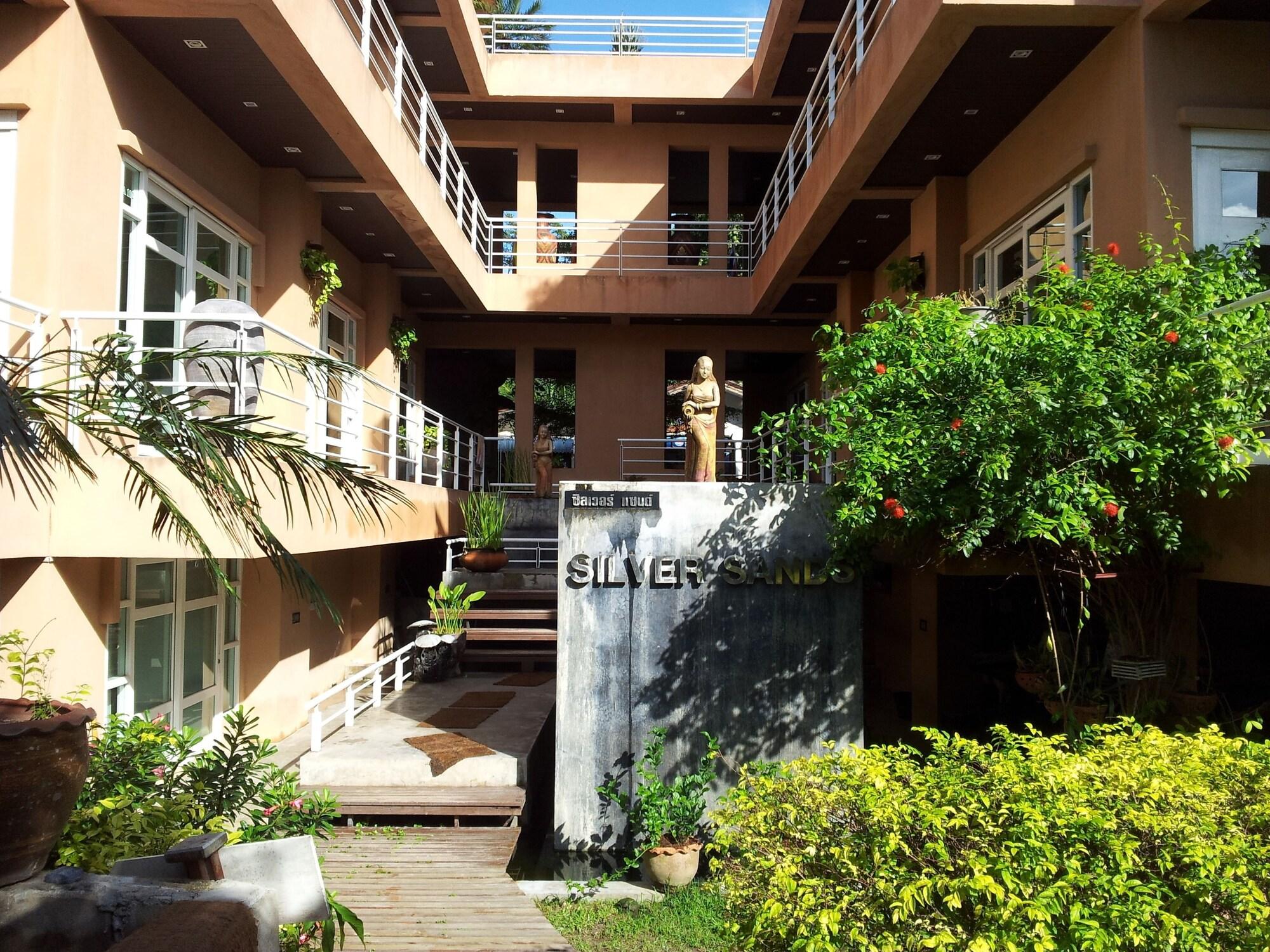 Vista Exterior Silver Sands Beach Resort