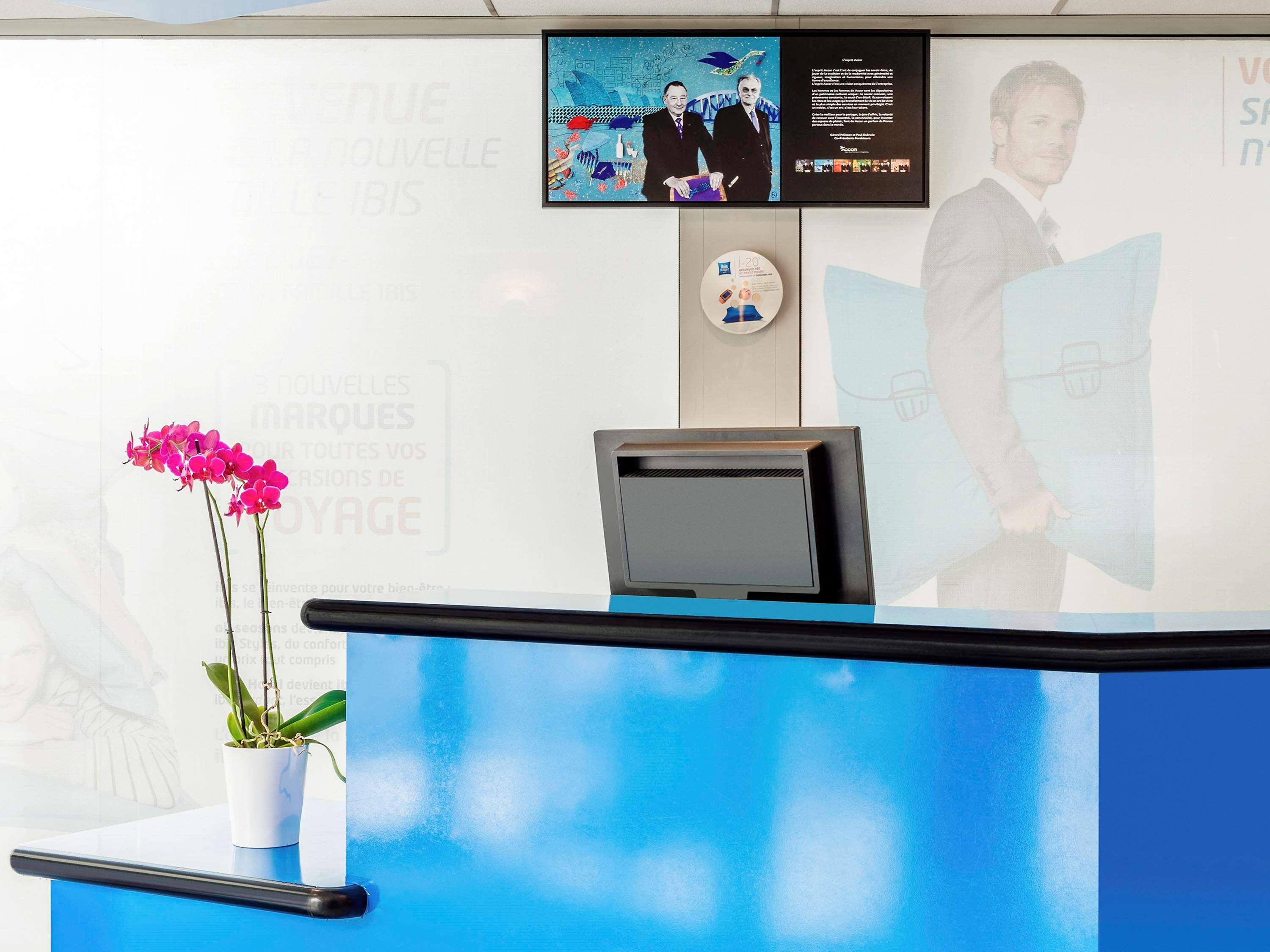 Vista Lobby ibis budget Paris Porte de Bercy