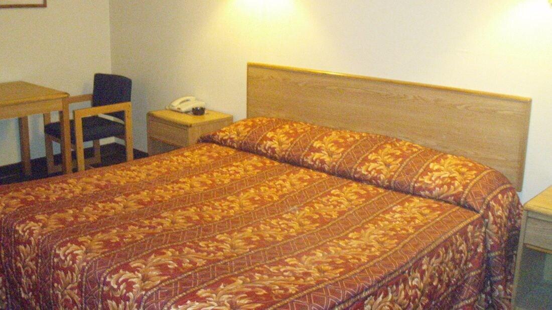 Varios Pawnee Inn