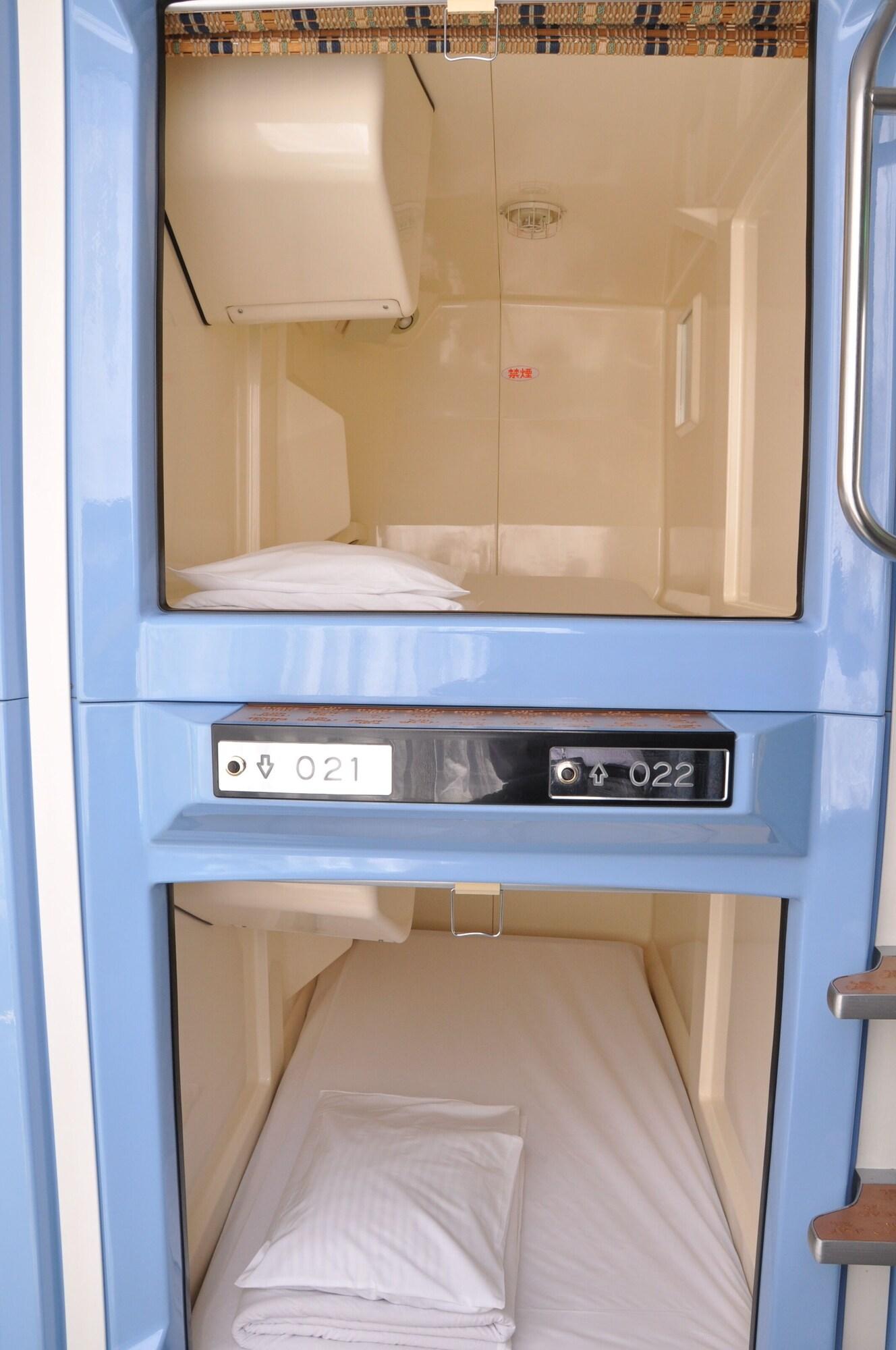 Habitación Capsule & Sauna Japan – Caters to Men