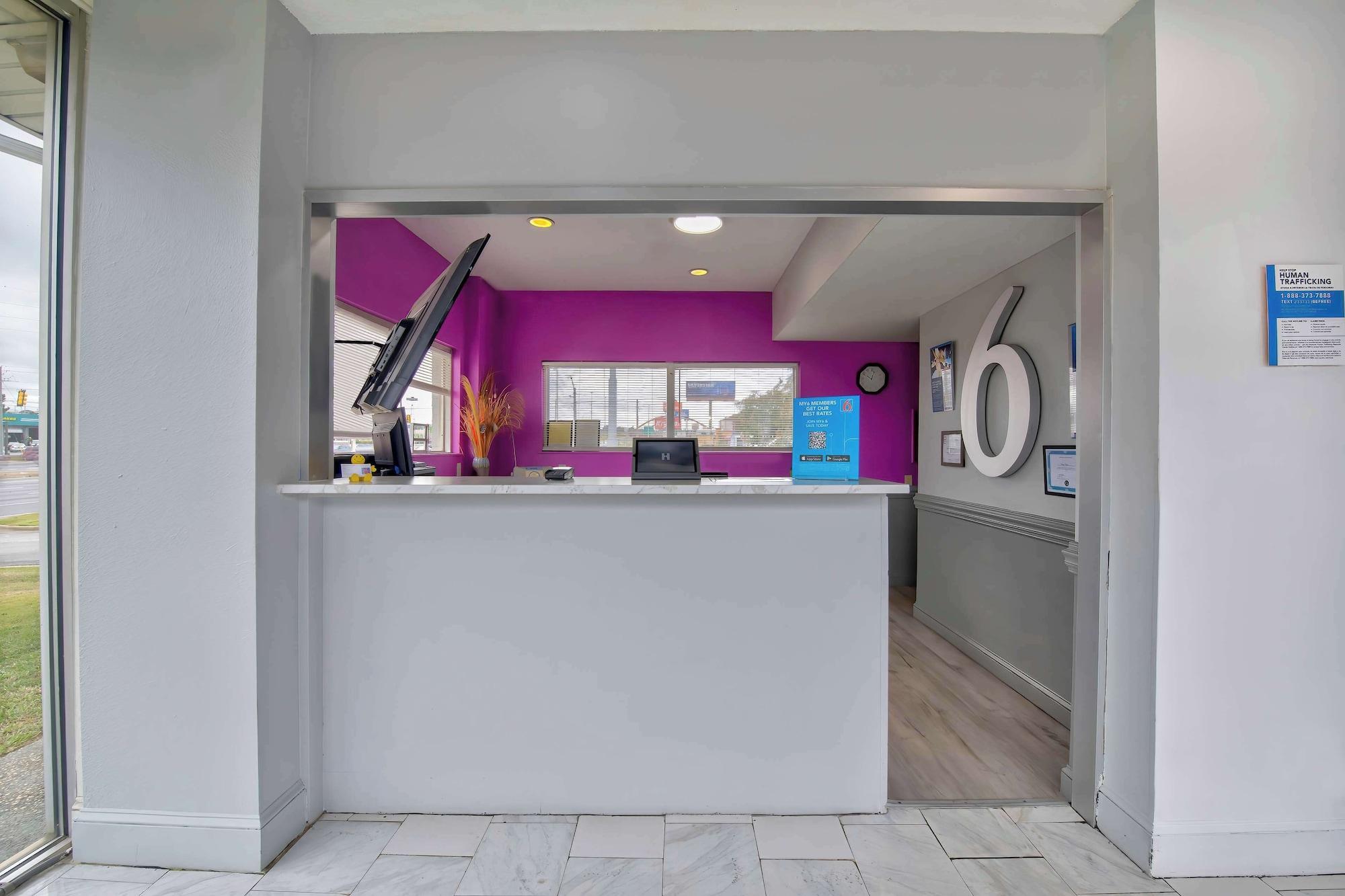 Vista Lobby Motel 6 Tuscaloosa, AL – University