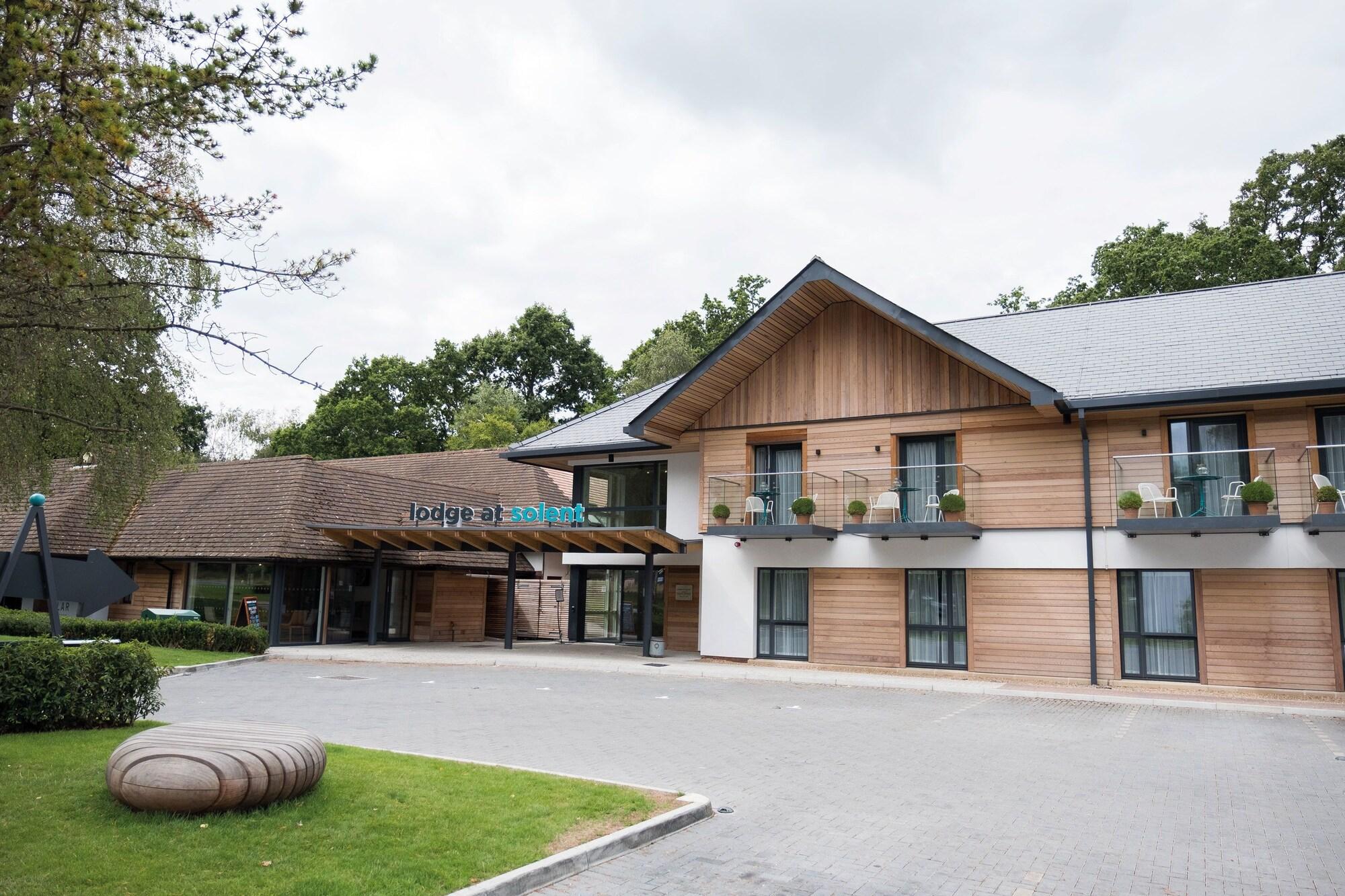 Varios Lodge at Solent