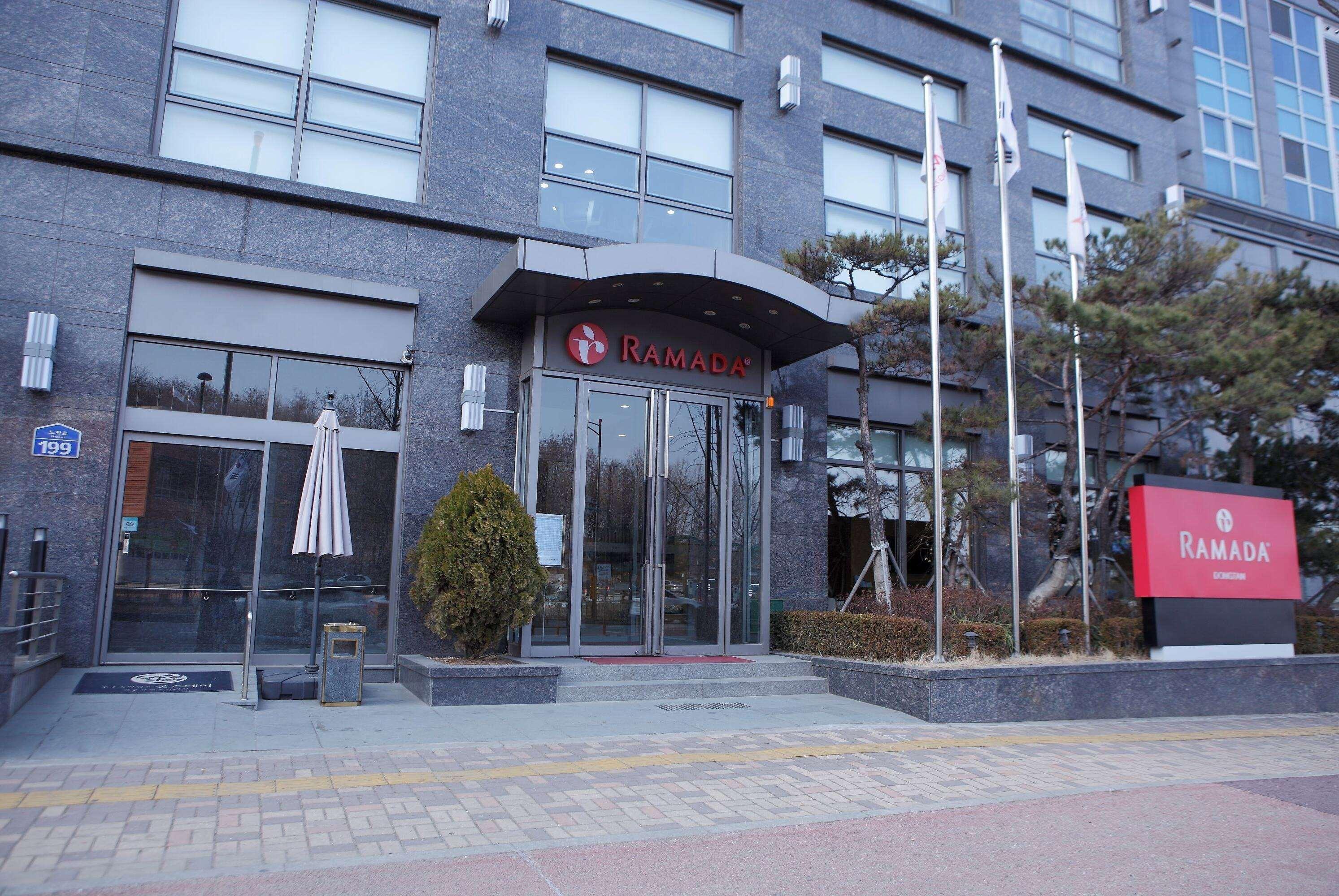 Vista Exterior Ramada by Wyndham Dongtan Hotel