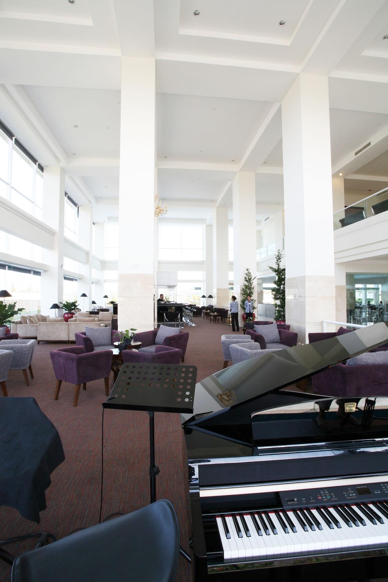 Vista Lobby Sintesa Peninsula Hotel Manado