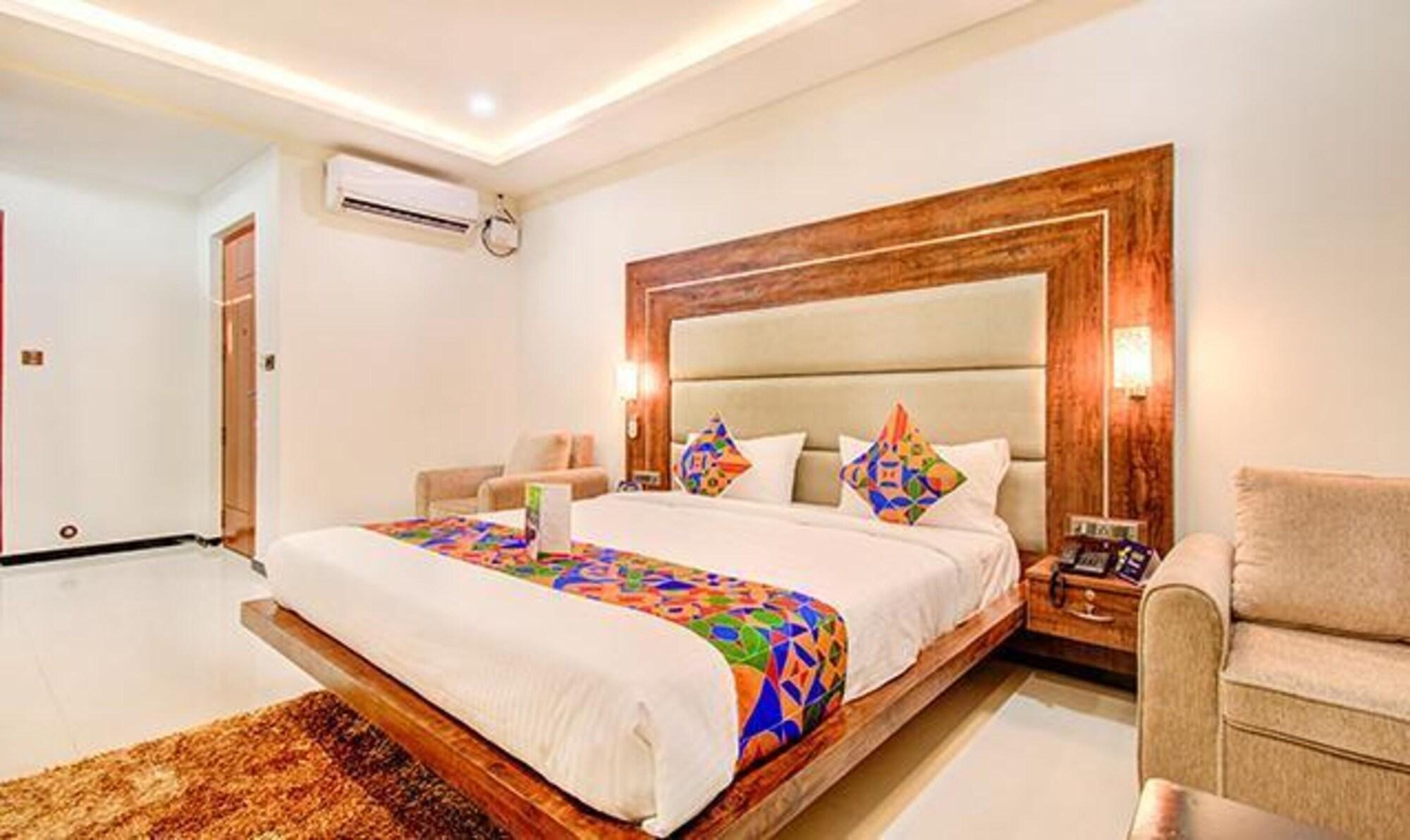 Habitación Fabhotel The Rs Suites