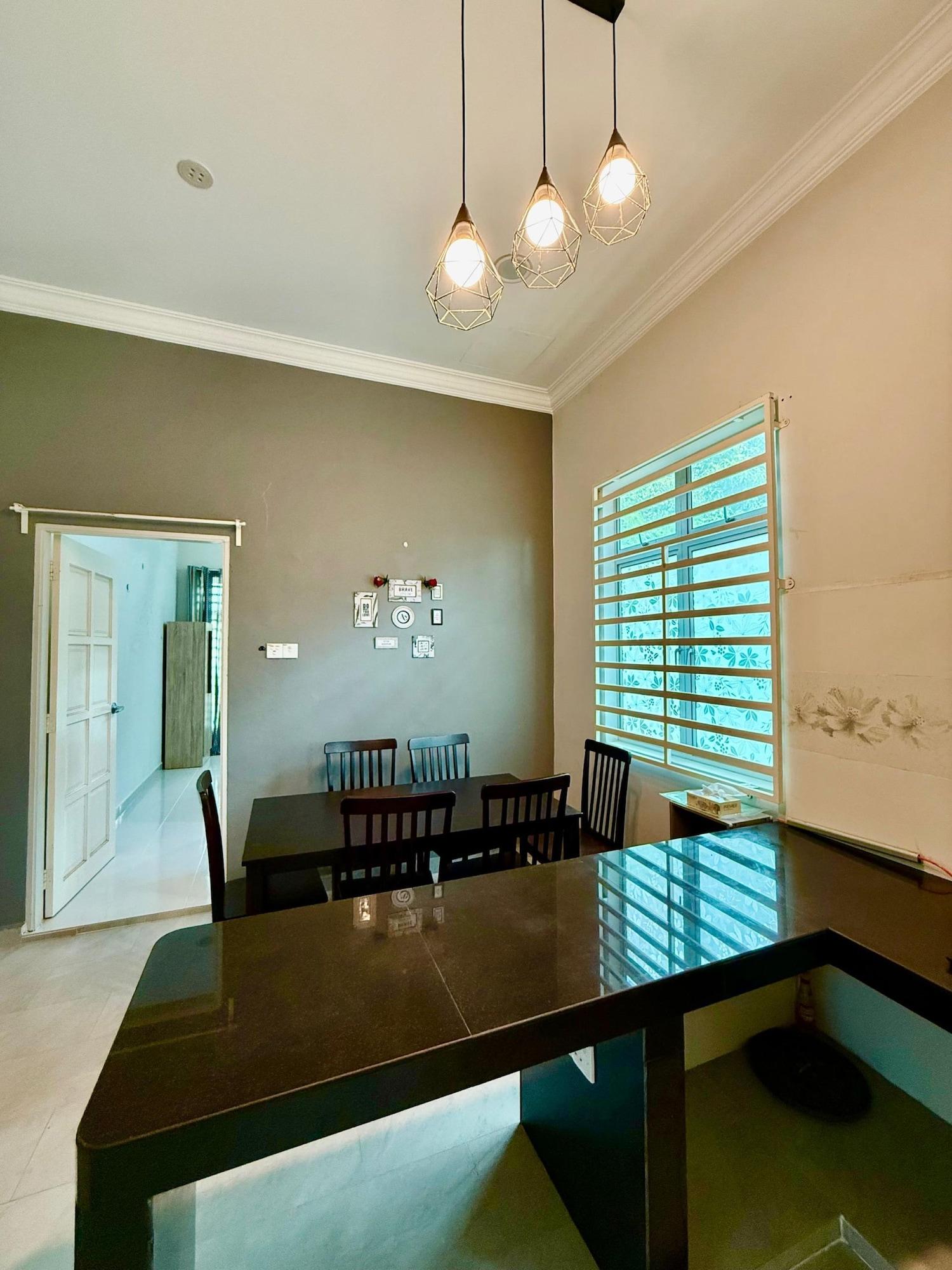 Restaurant Homestay Selesa KKT Guesthouse