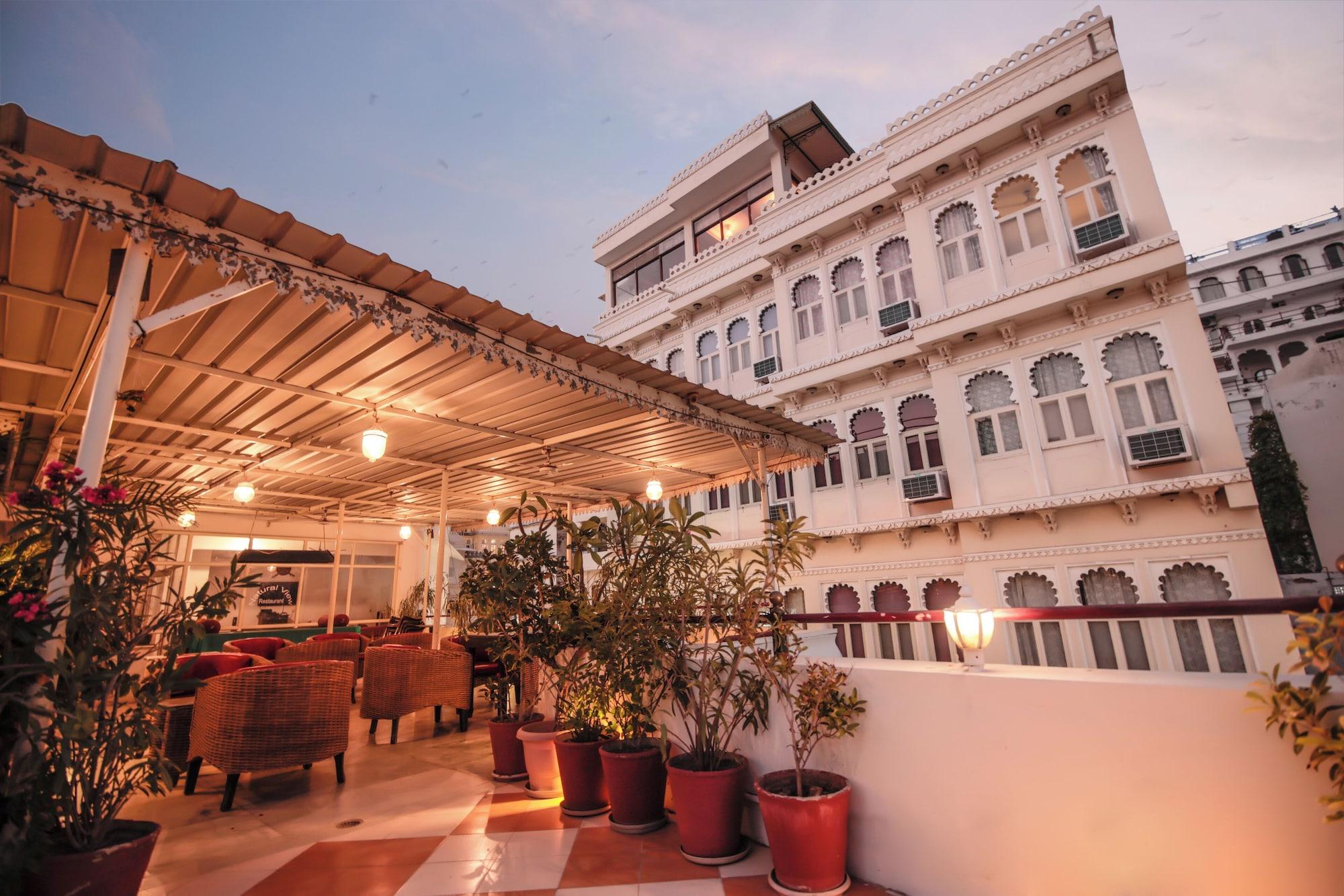 Restaurant Hotal Devraj Niwas on Lake Pichola Udaipur