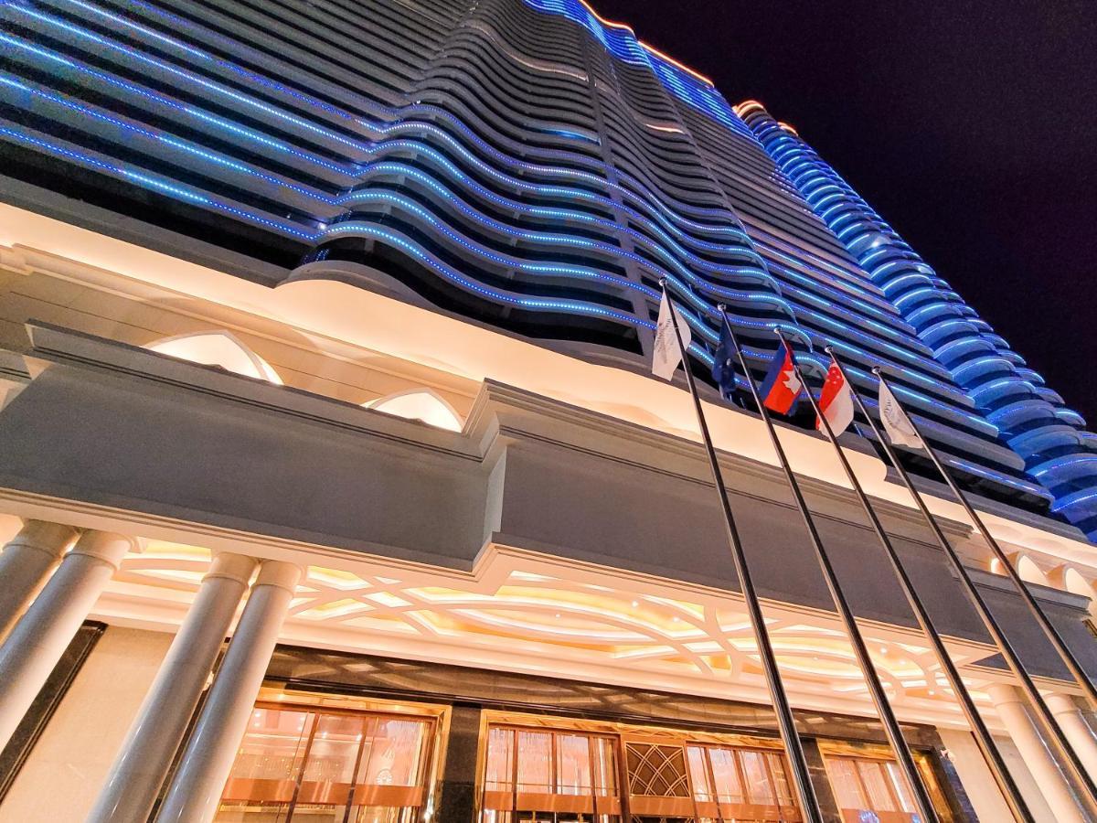 Vista Lobby Howard Johnson Plaza Wyndham BlueBay Sihanoukville