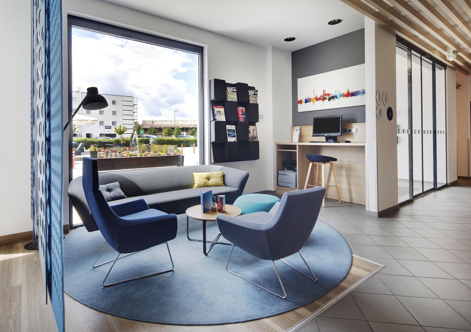 Vista Lobby Holiday Inn Express München-Messe by IHG