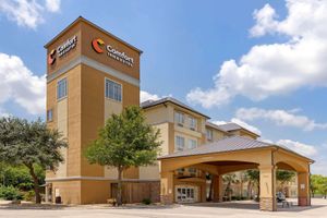 Alojamiento - Comfort Inn & Suites Near Six Flags & Medical Center