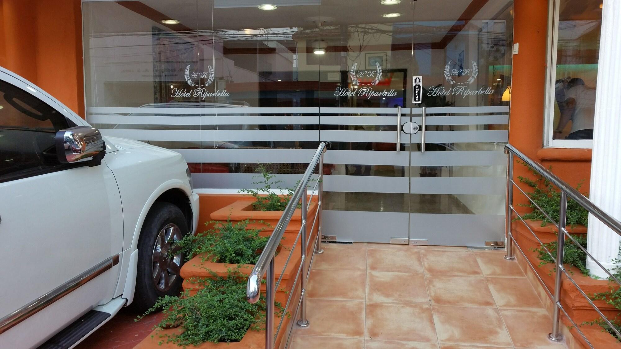 Varios Hotel Riparbella