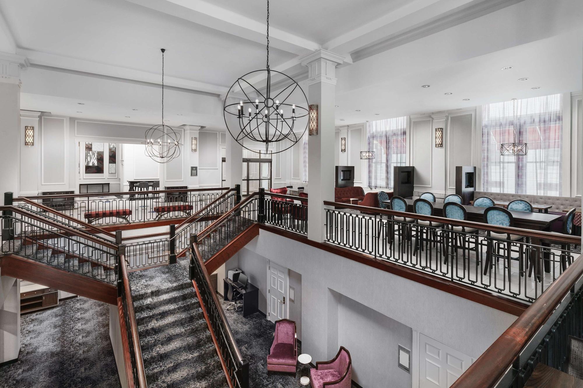 Vista Lobby Hampton Inn & Suites Baltimore Inner Harbor