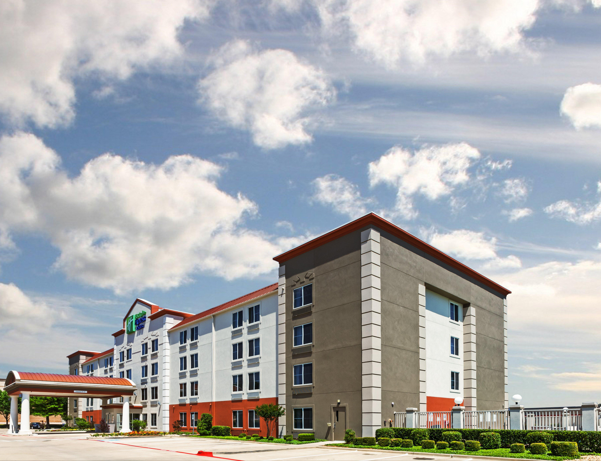 Vista Exterior Holiday Inn Express & Suites Dallas Lewisville IHG