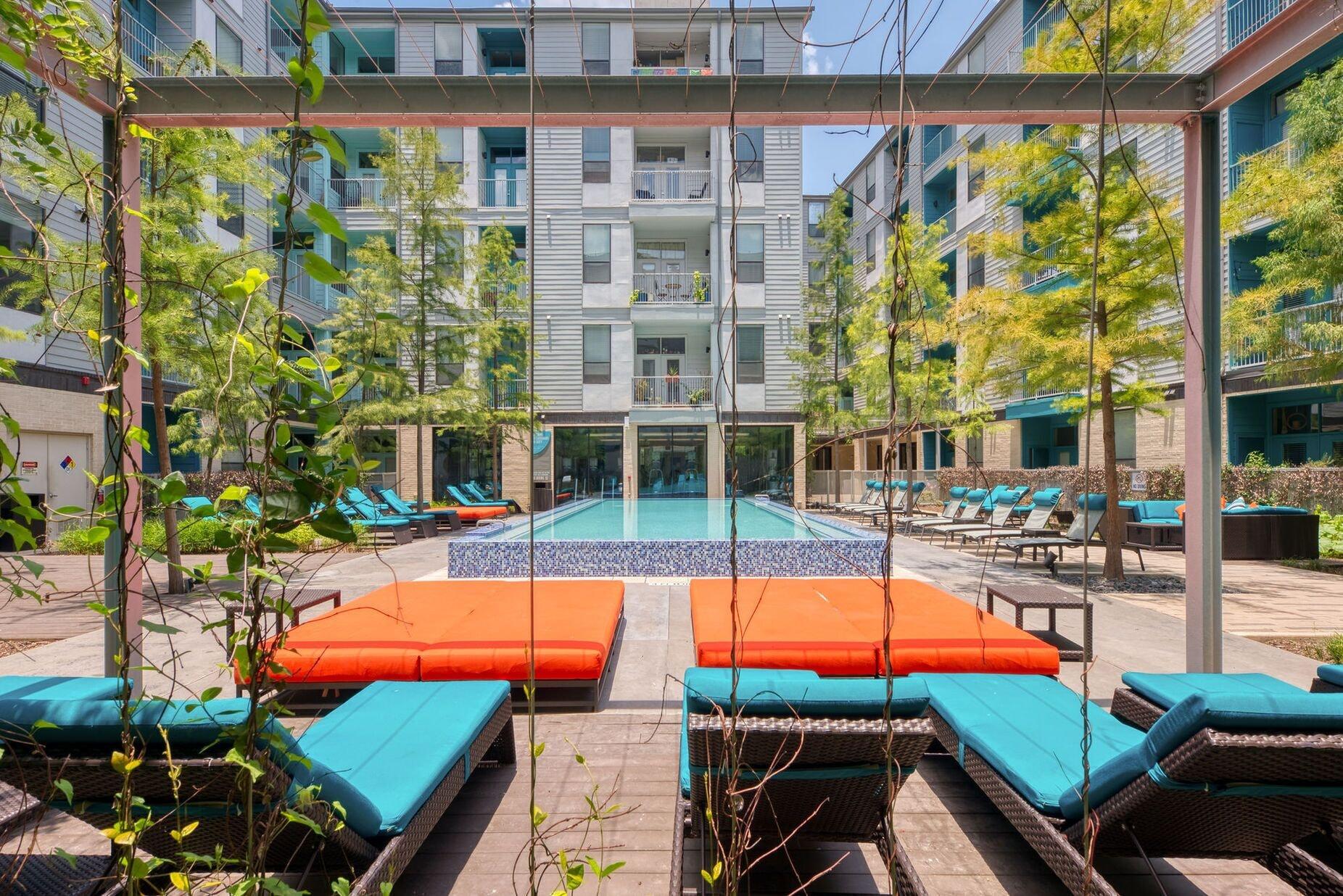 Vista Exterior Downtown San Antonio Apartments by Landing
