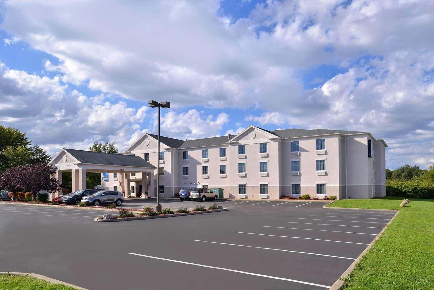 Vista Exterior Wingate by Wyndham Grove City