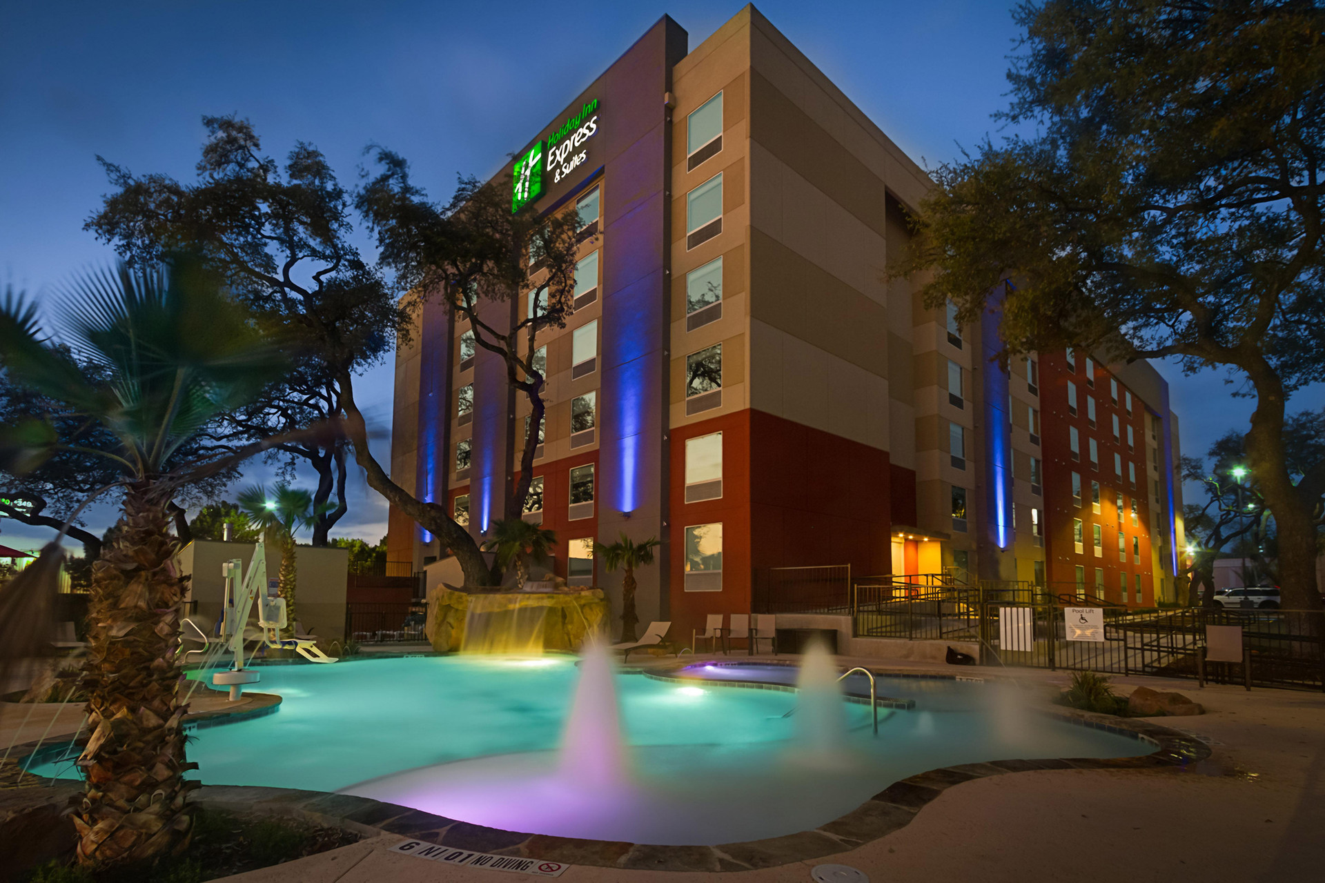 Vista Exterior Holiday Inn Express & Suites San Antonio Medical-Six Flags by IHG