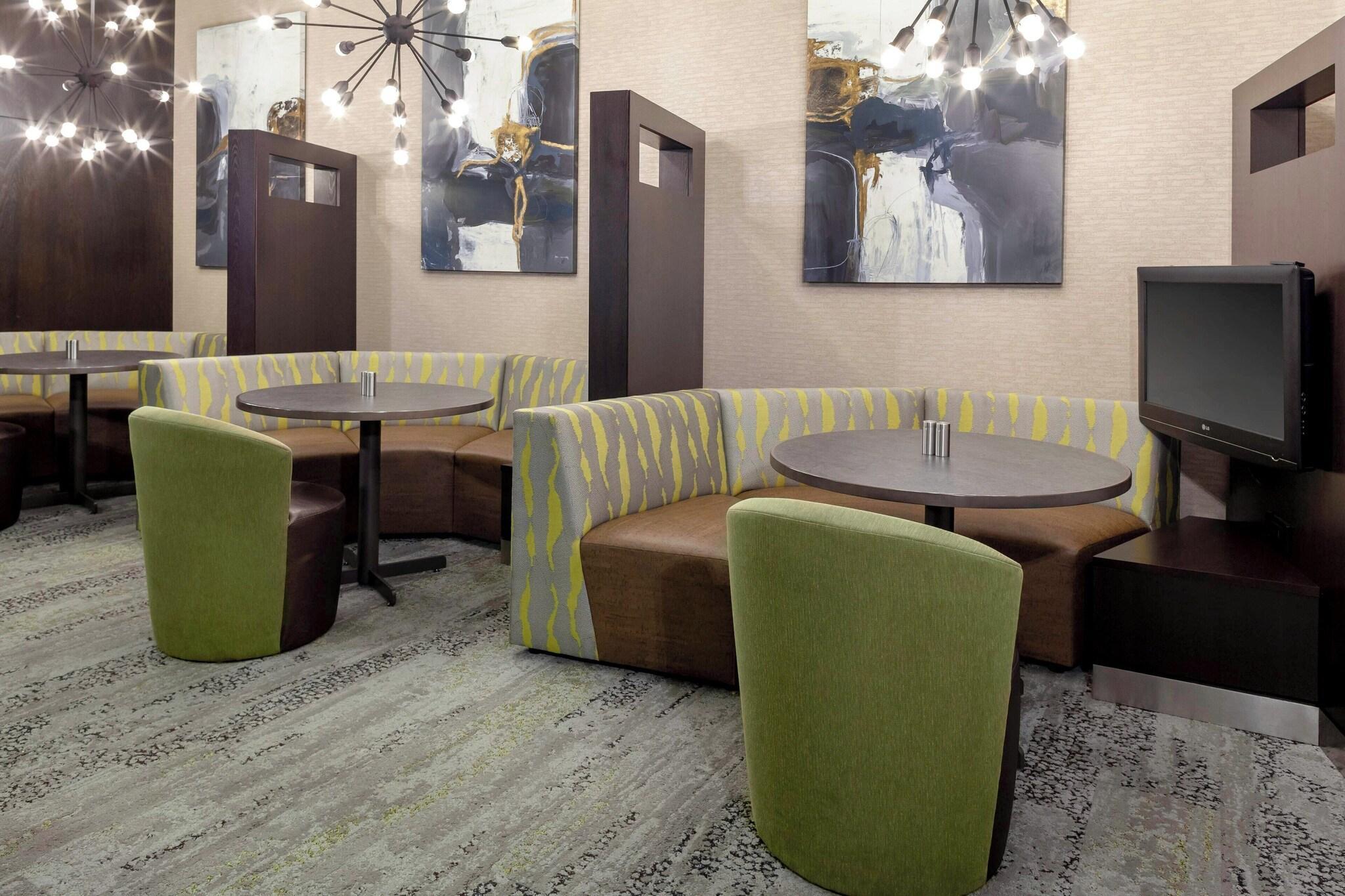 Vista Lobby Courtyard by Marriott Downtown Memphis