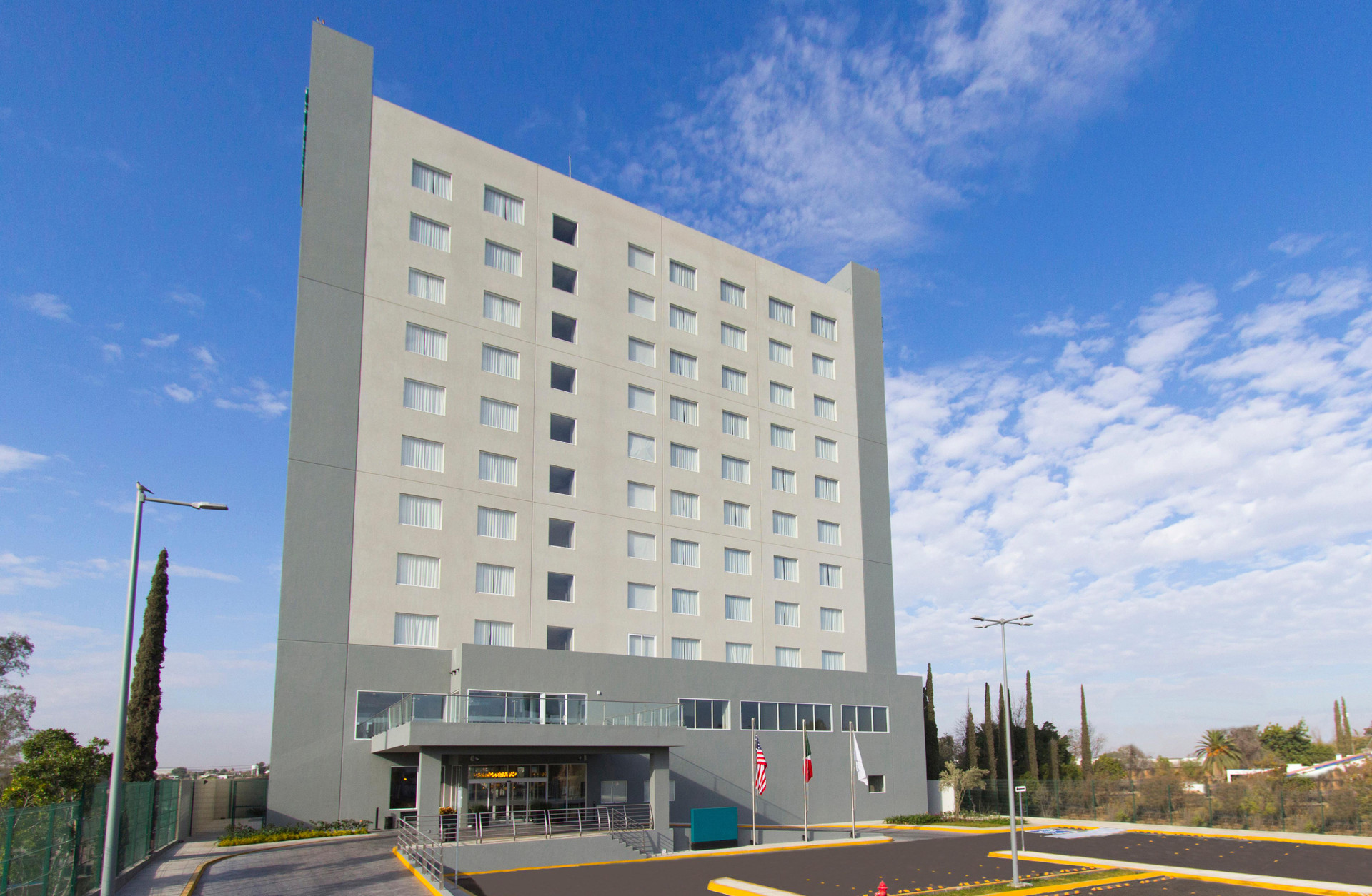 Vista Exterior Fiesta Inn Suites Aeropuerto del Bajío