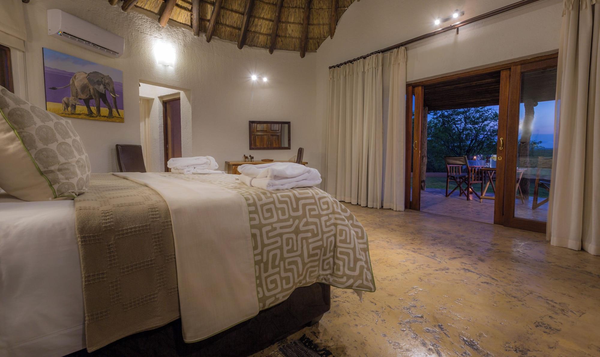 Varios Mopane Bush Lodge