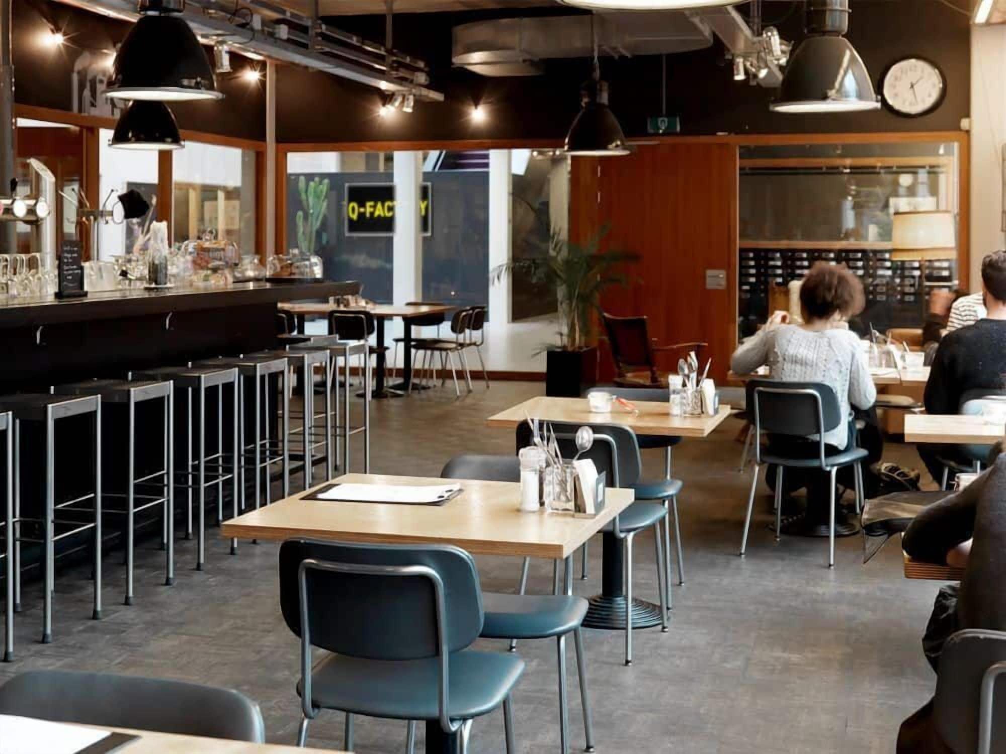 Bar/Salón Q-Factory Hotel