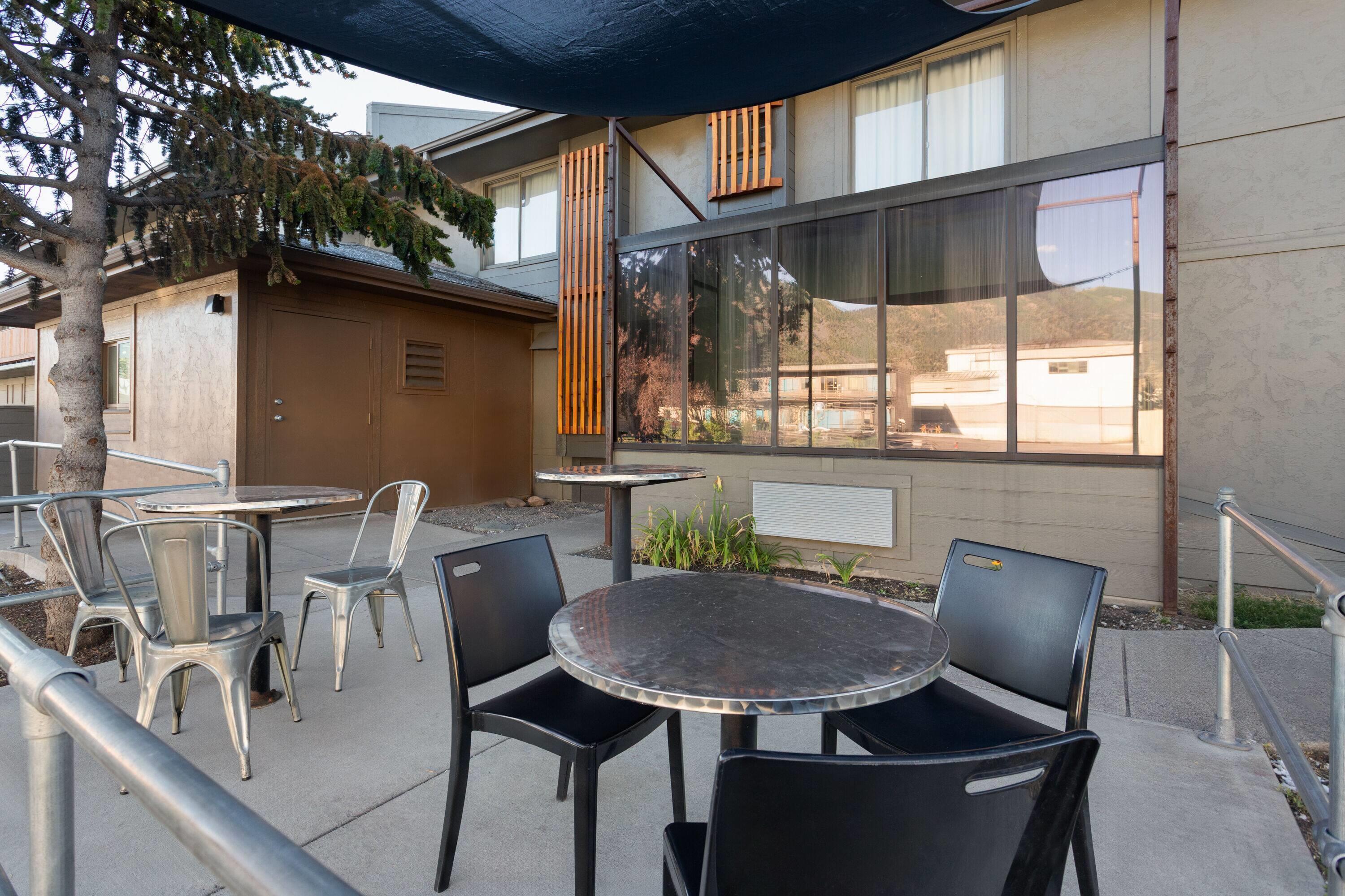 Vista Exterior Days Inn and Suites by Wyndham Downtown Missoula-University