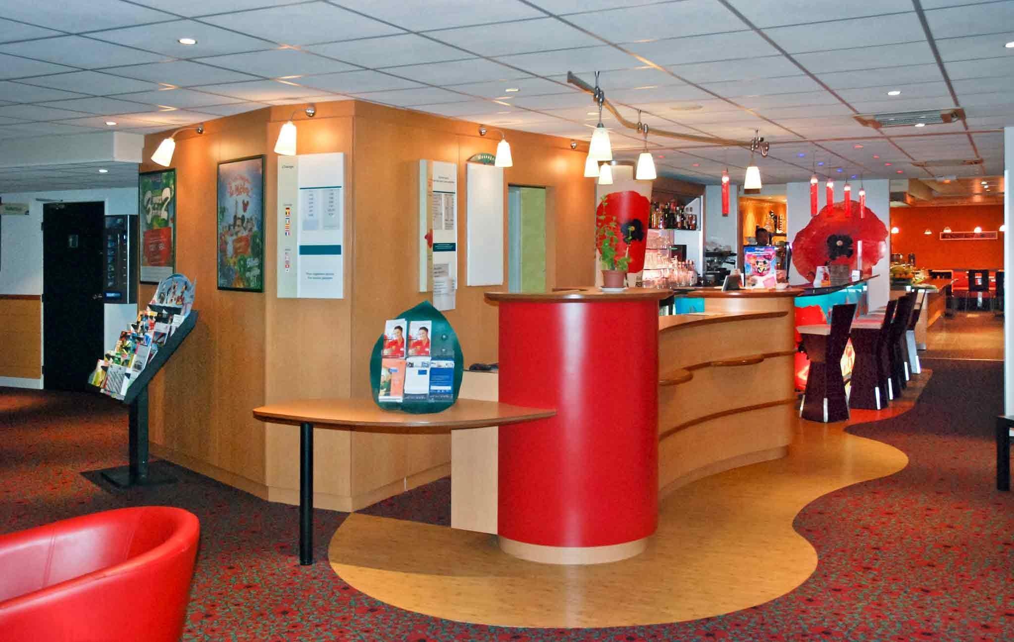 Vista Lobby ibis Marne La Vallee Emerainville