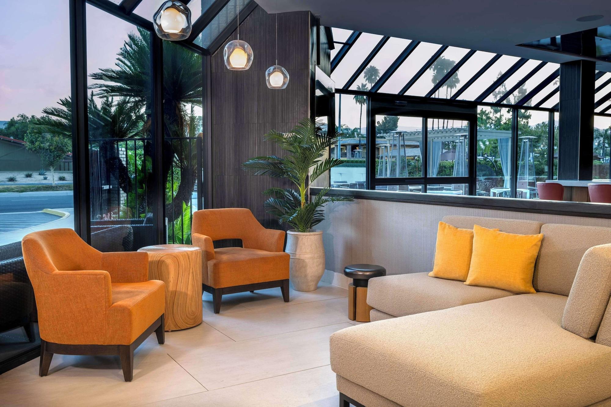 Vista Lobby DoubleTree by Hilton Hotel San Bernardino