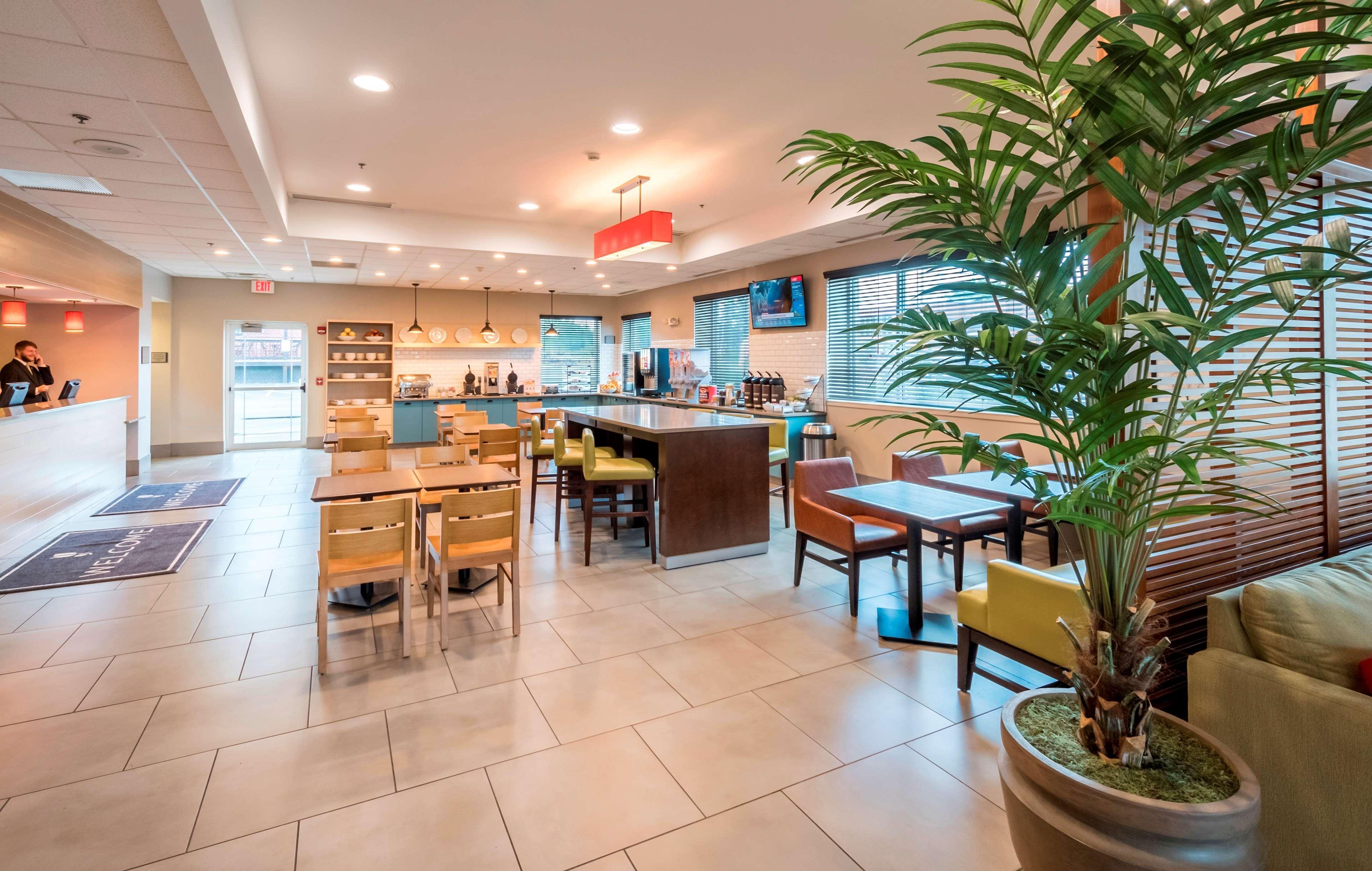 Vista Lobby Country Inn & Suites by Radisson, Rochester-Pittsford/Brighton, NY