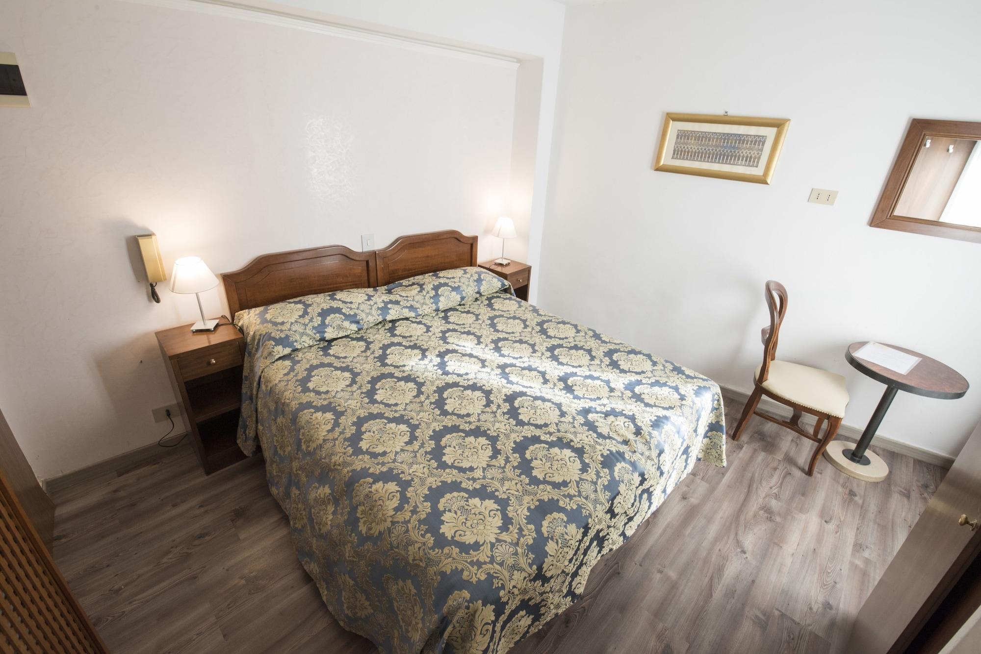 Varios Albergo Casa Peron