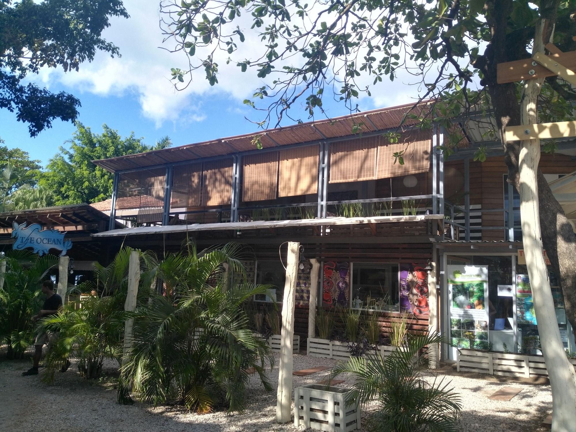 Vista Exterior Tuanis B&B Tamarindo