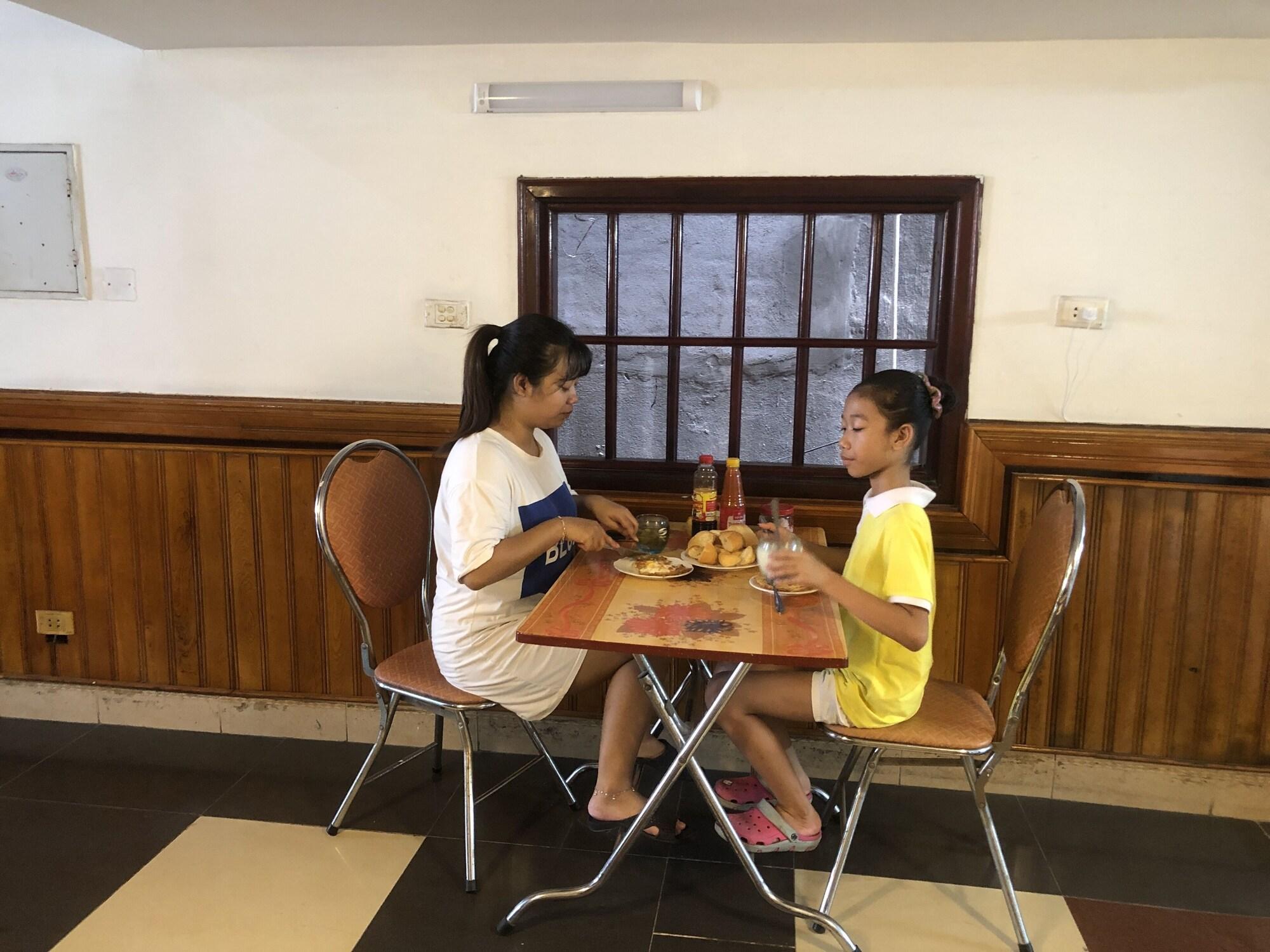 Restaurant Viet Nhat Halong Hotel