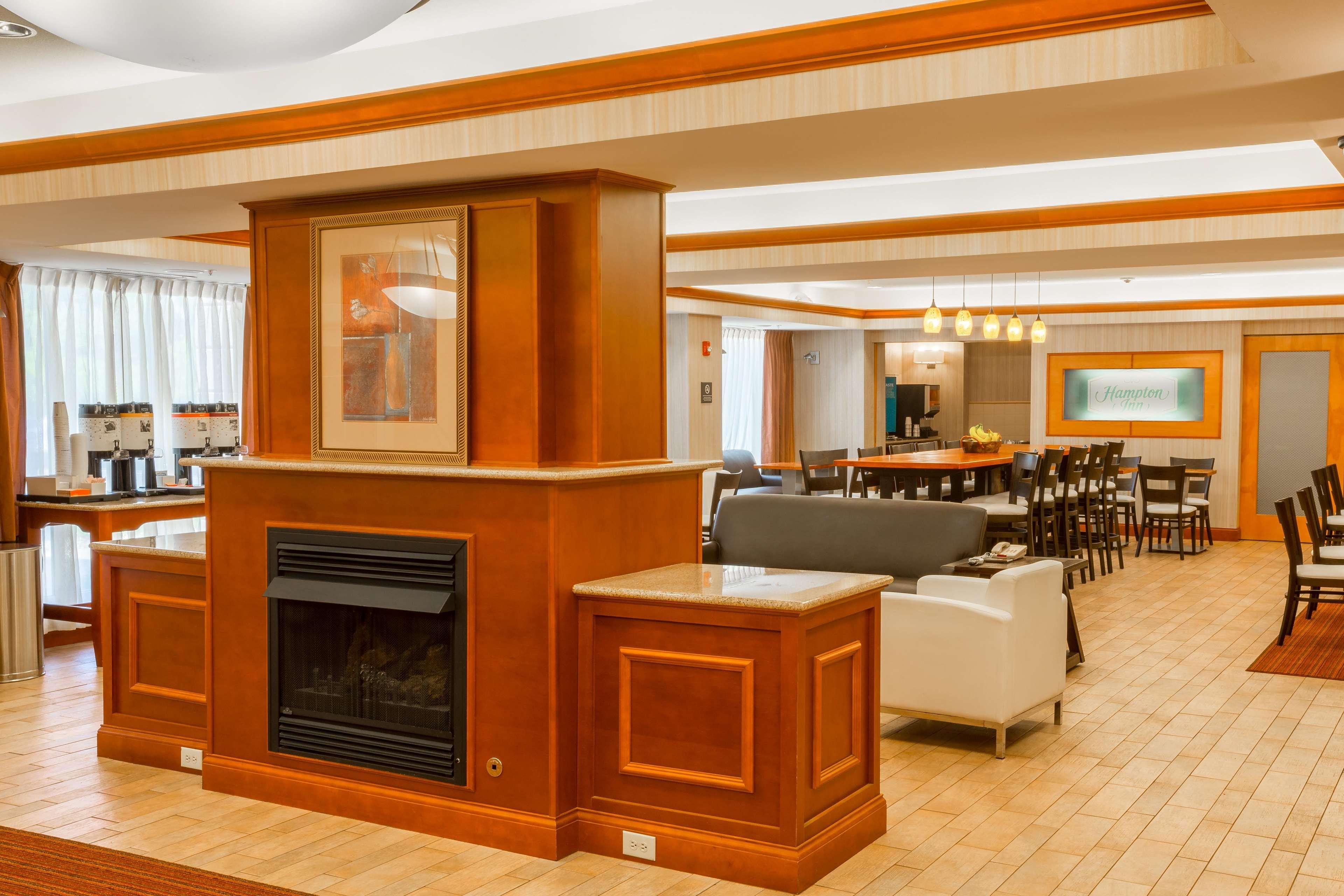Vista Lobby Hampton Inn Goshen