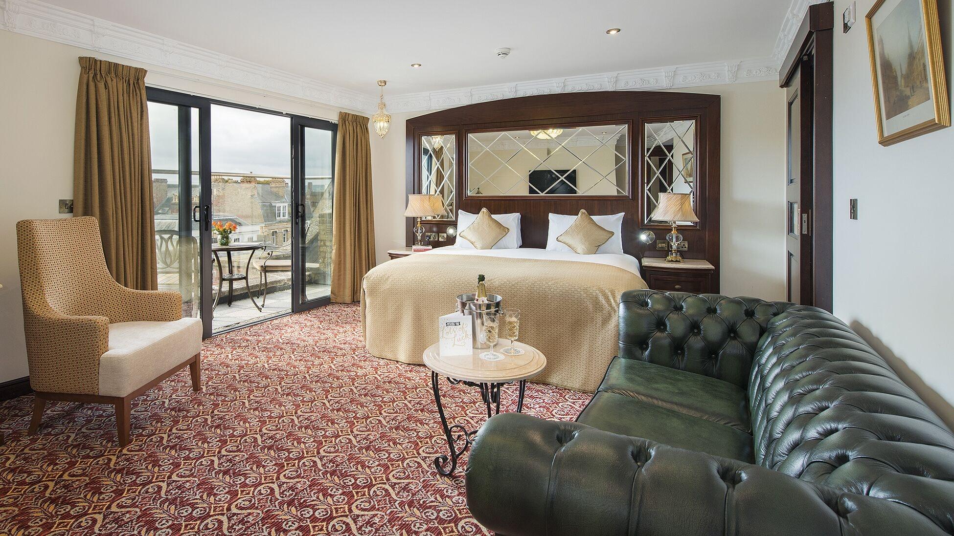 Varios George Street Hotel