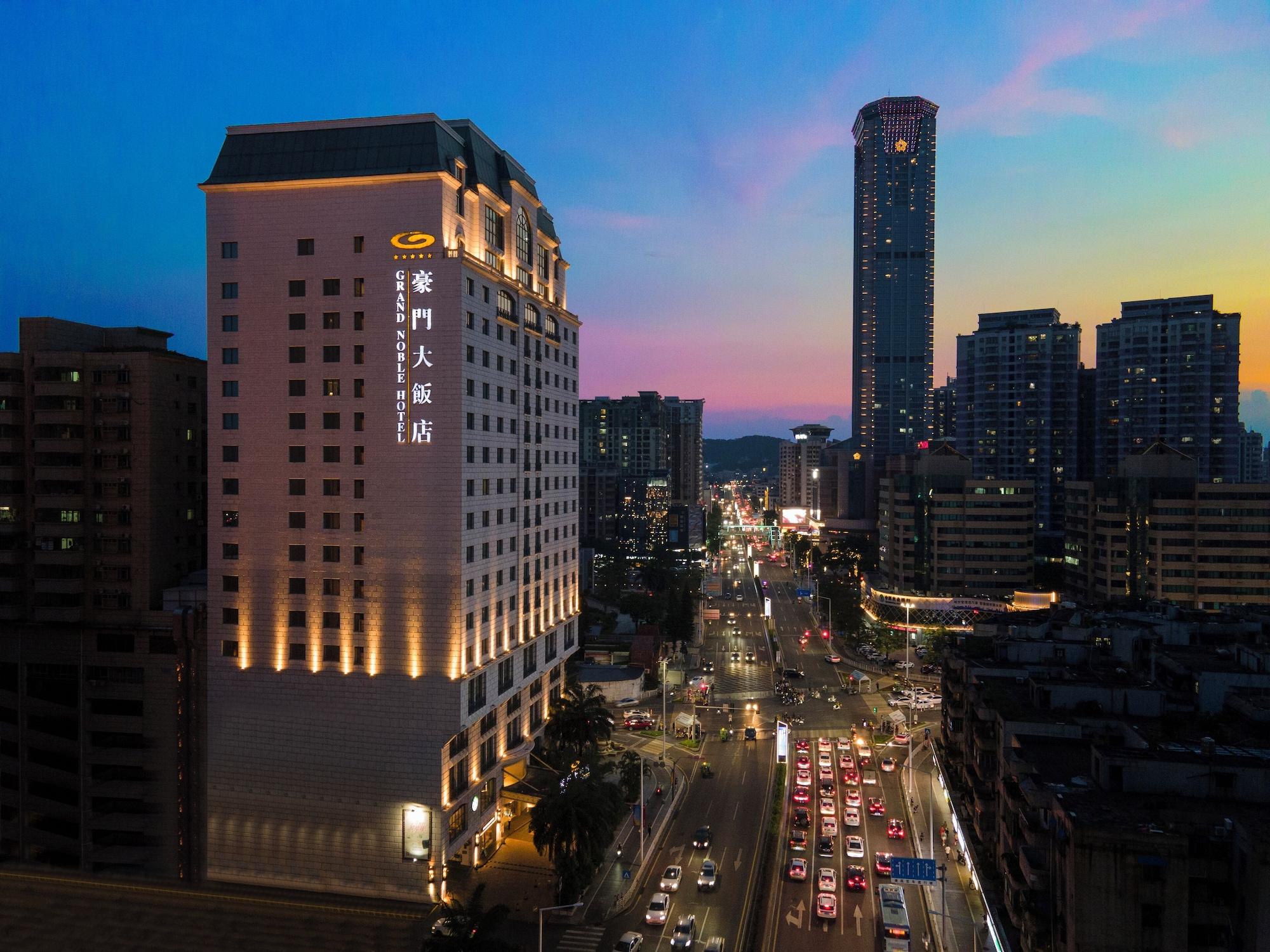 Vista Exterior Grand Noble Hotel
