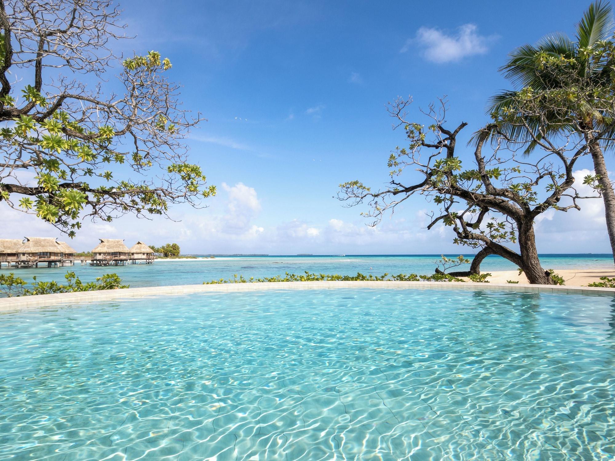 Vista Piscina Le Tikehau by Pearl Resorts