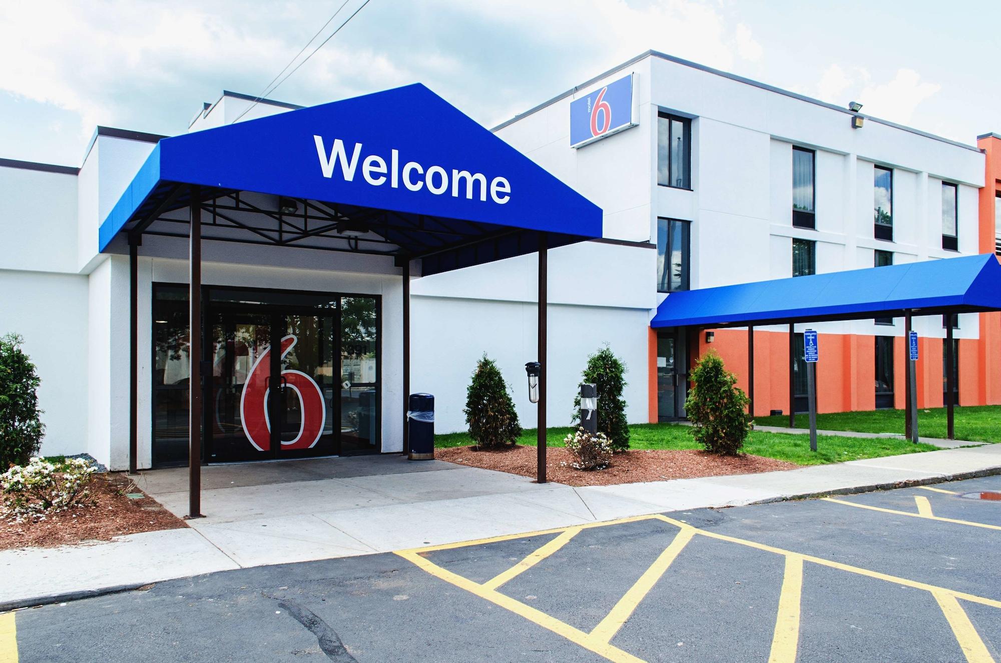 Vista Exterior Motel 6 Brockton, MA