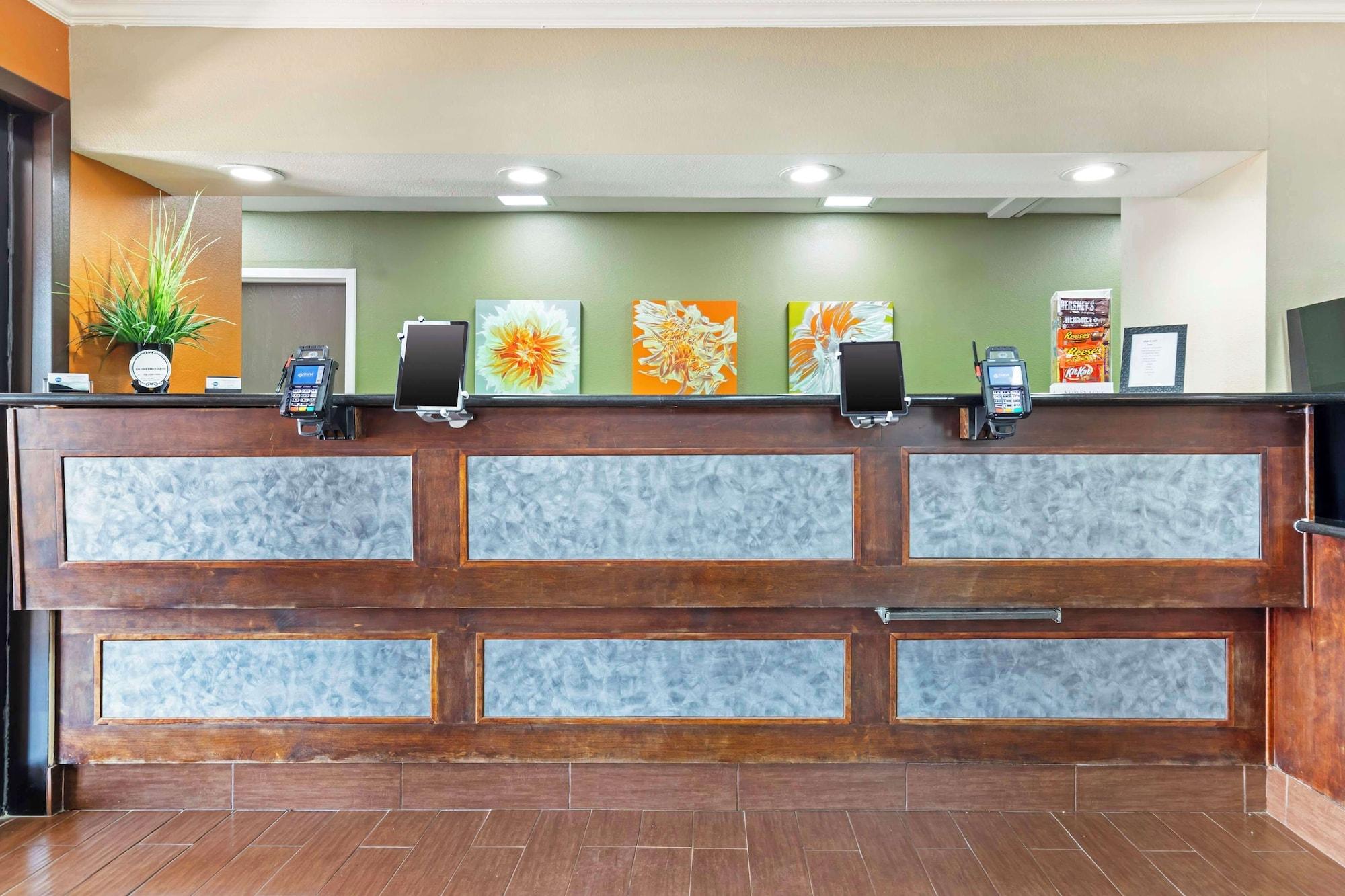 Vista Lobby Best Western Inn & Suites