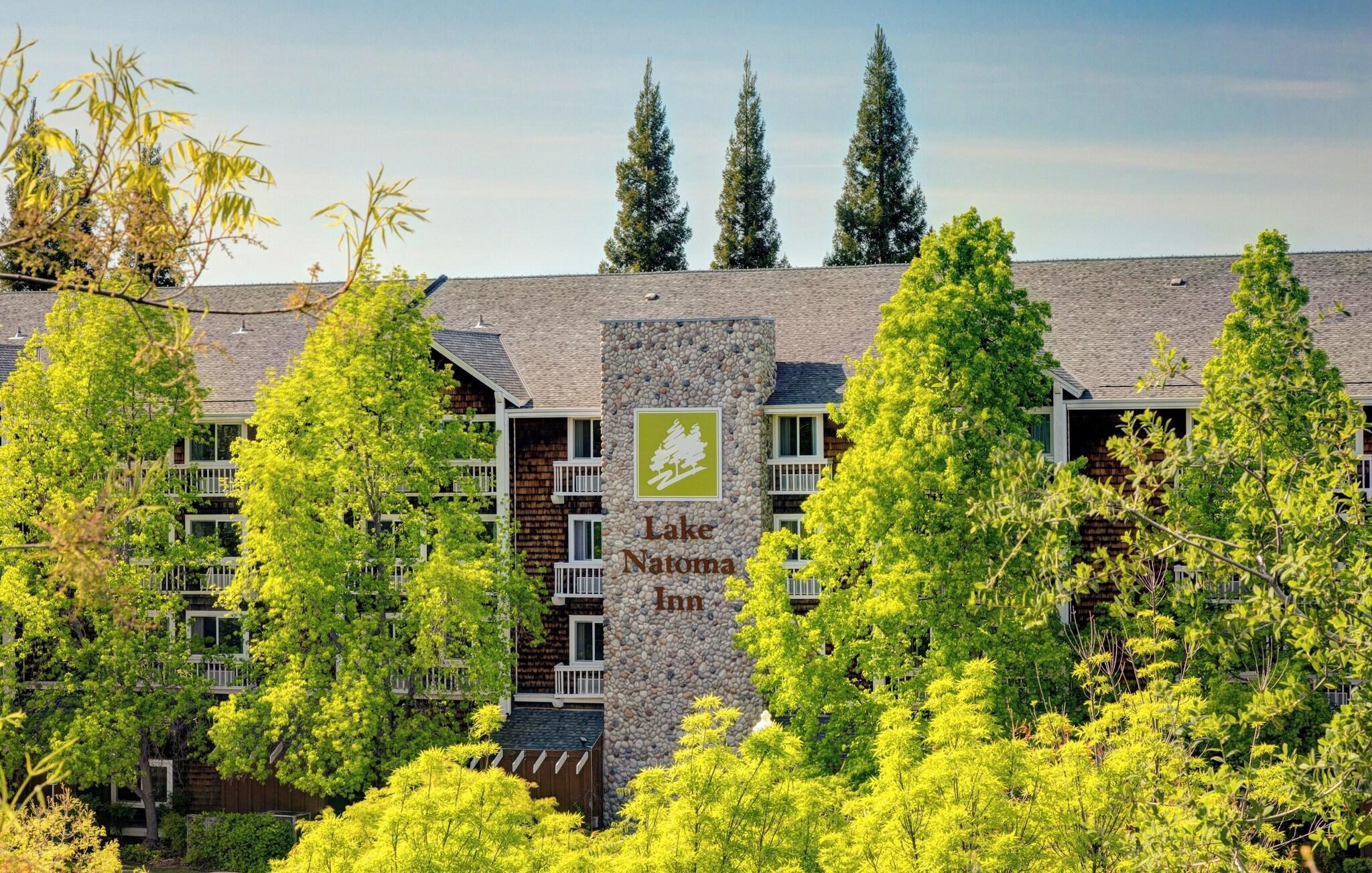 Vista Exterior Lake Natoma Inn