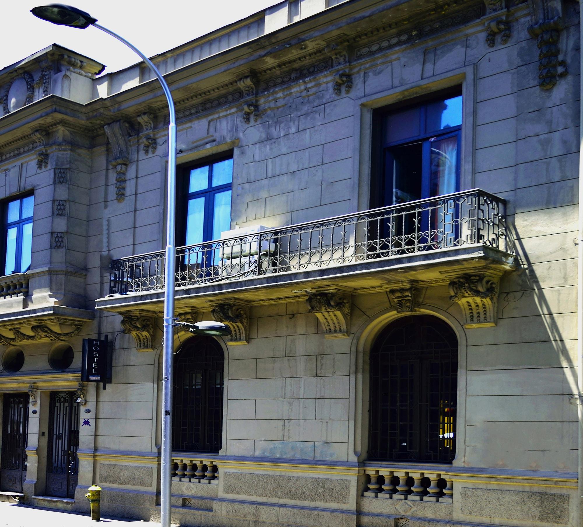 Vista Exterior Santiago Backpackers
