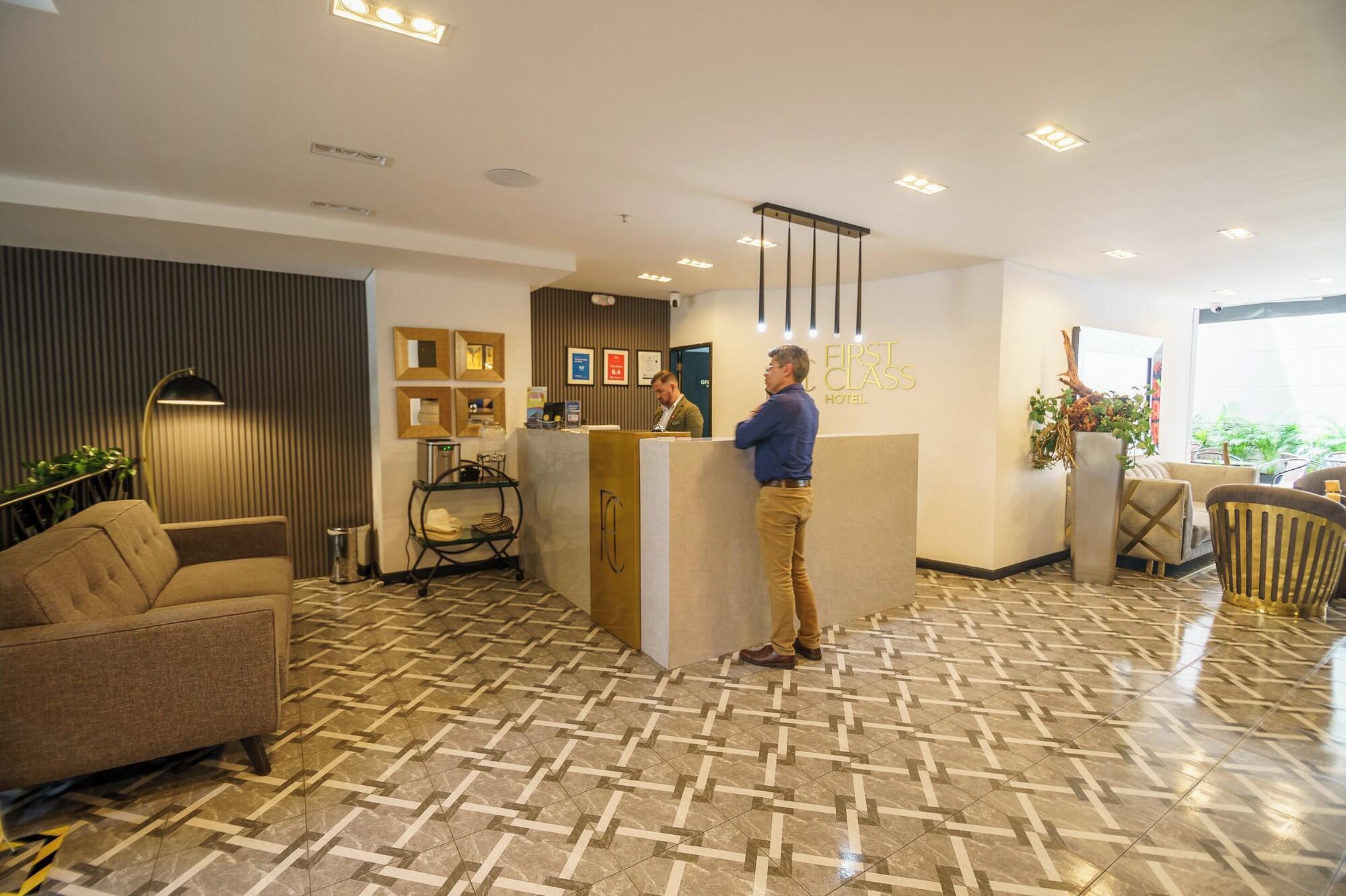 Vista Lobby First Class Hotel