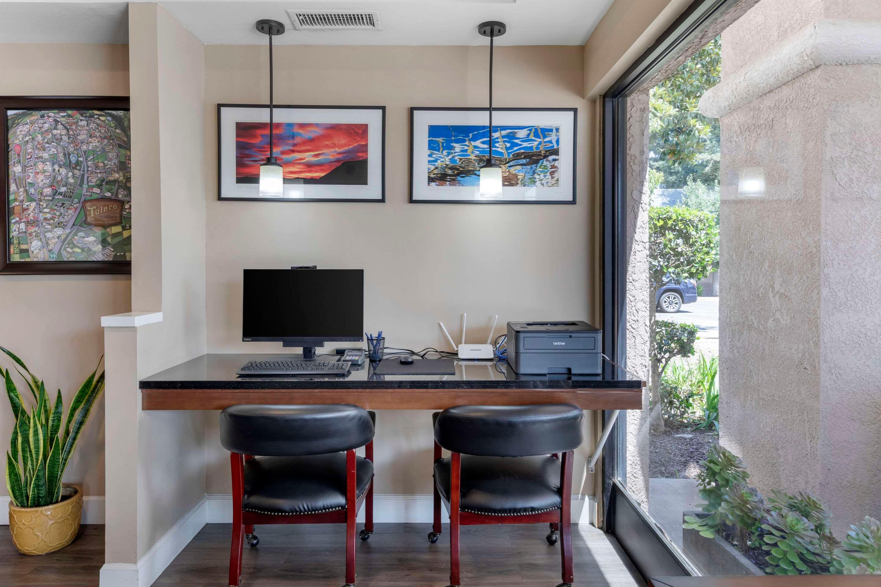 Centro de Negocios Comfort Suites Tulare