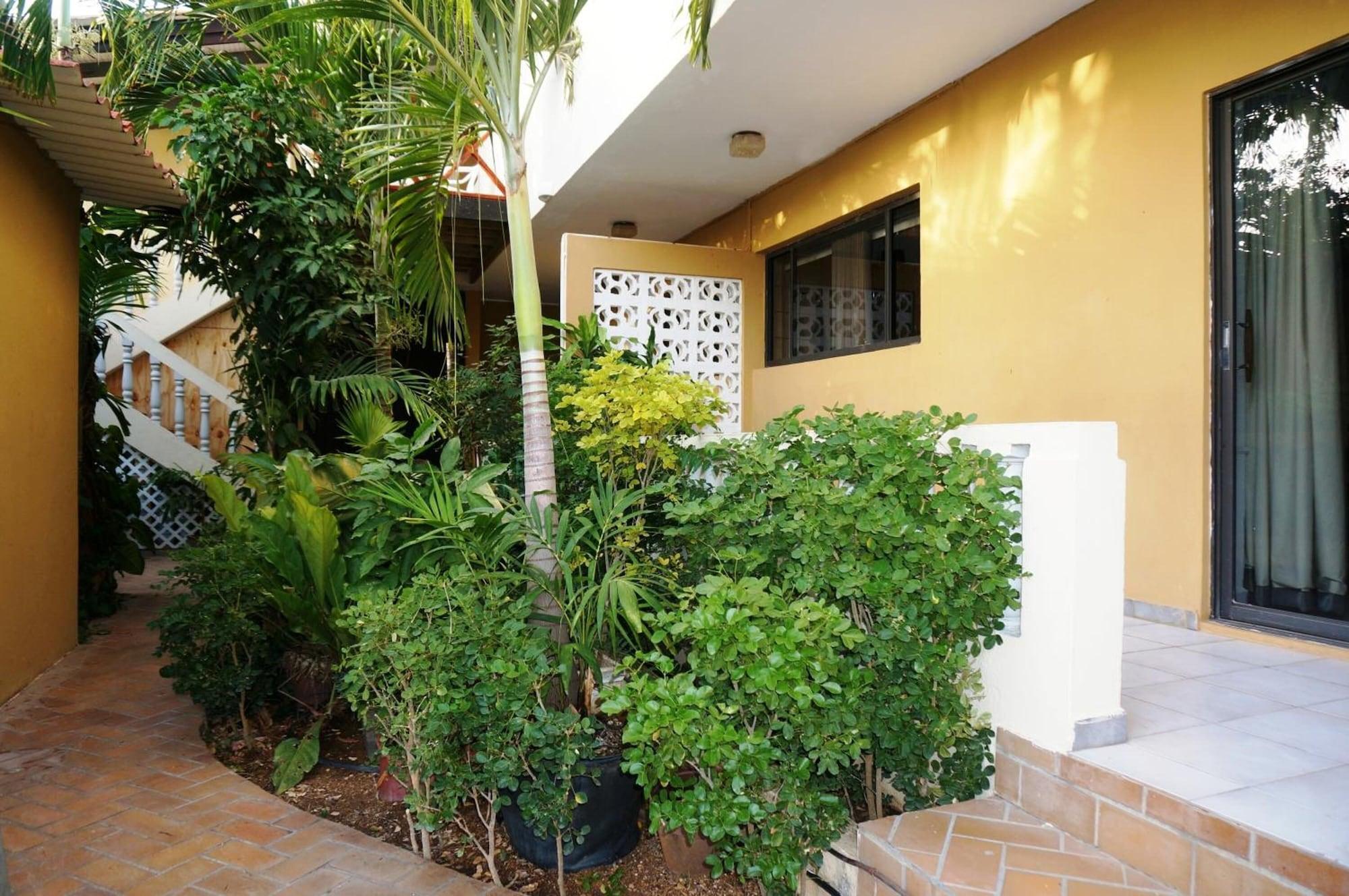 Vista Exterior Hersher Studios & Apartments